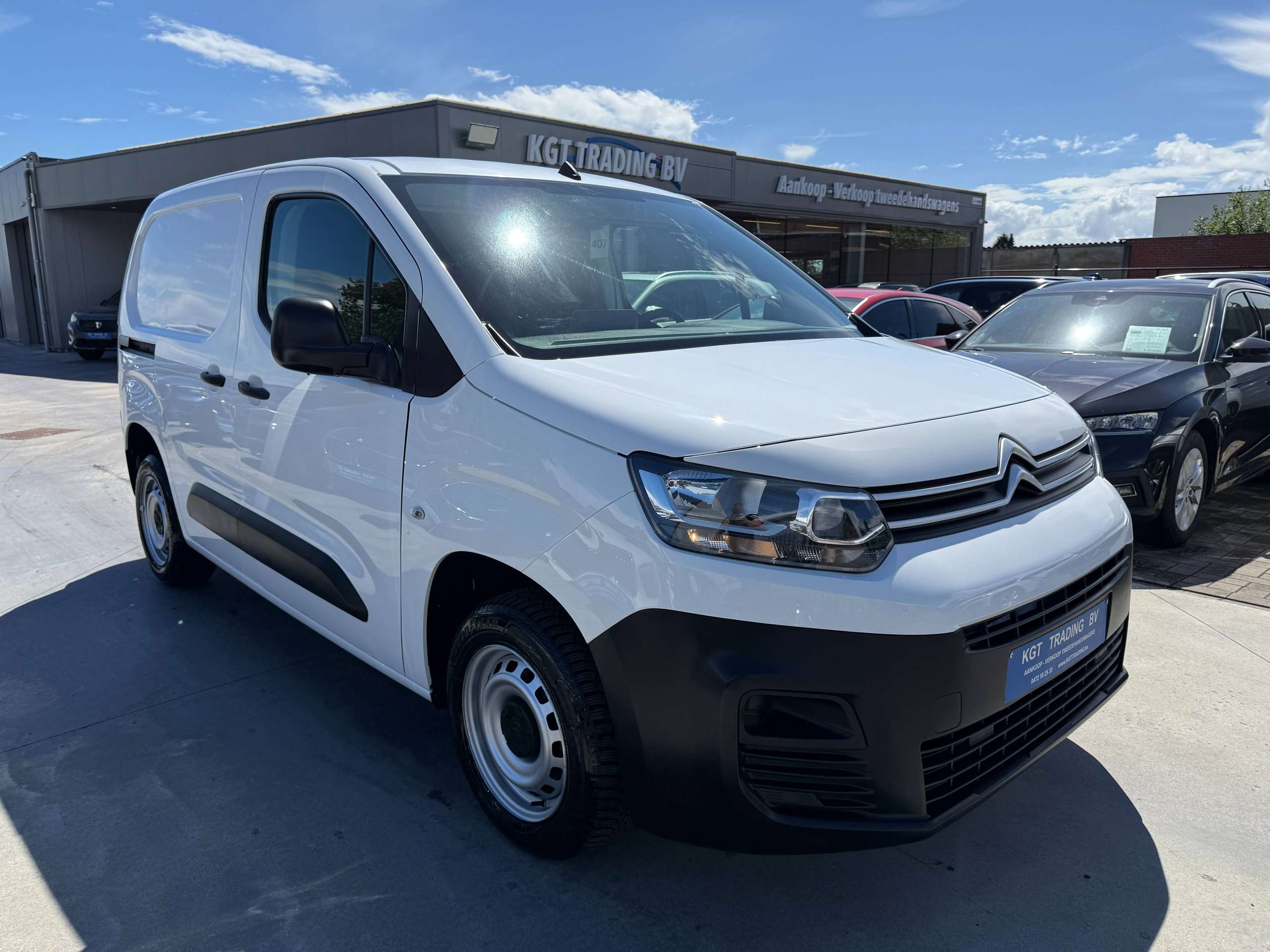 fb51072a-05e7-4d35-bf11-506dfee272113-citroen-berlingo-1-2i-3-zit-lichte-vracht-carplay-pdc-bluetooth-airco.jpg