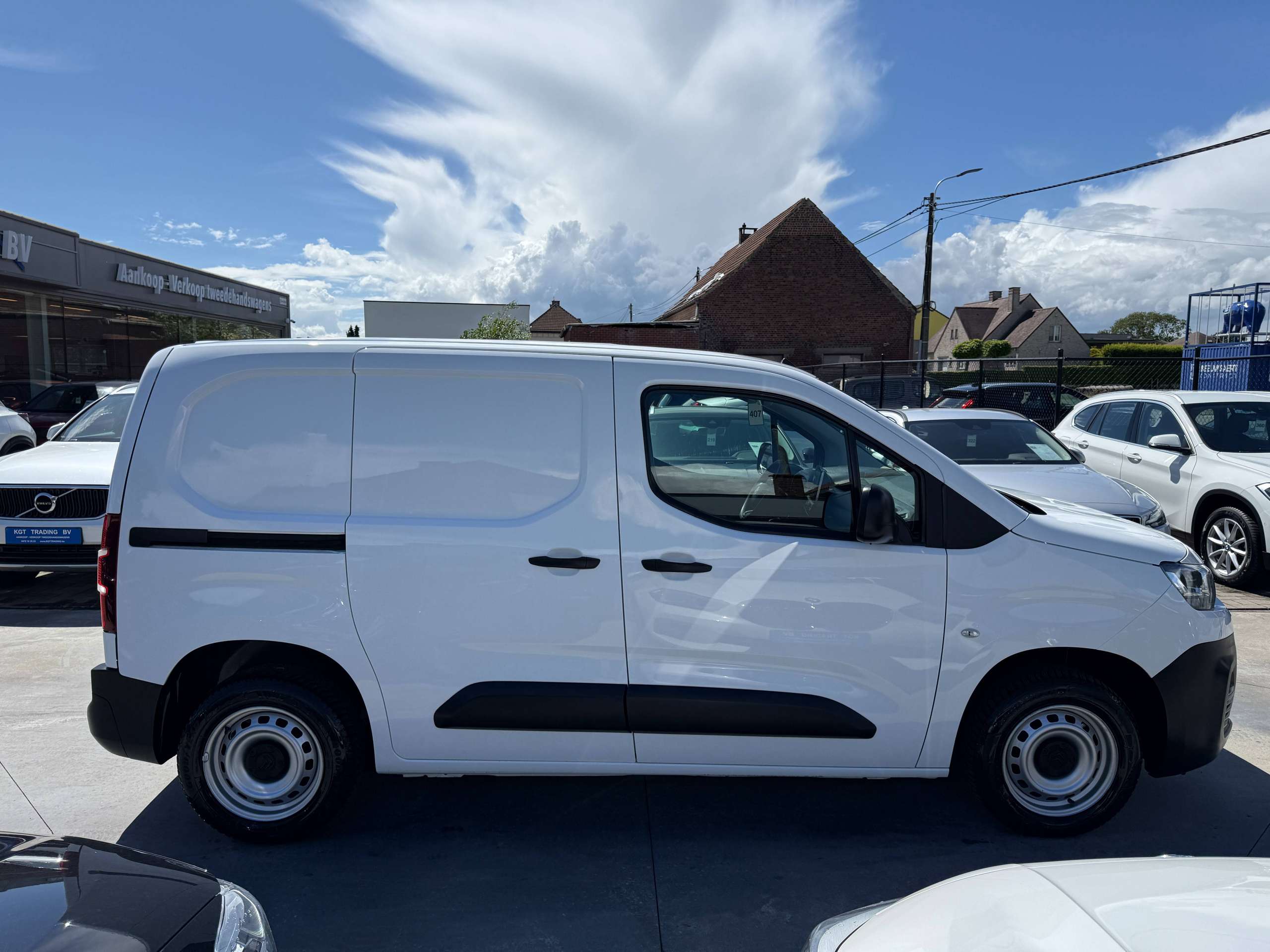 fb51072a-05e7-4d35-bf11-506dfee272114-citroen-berlingo-1-2i-3-zit-lichte-vracht-carplay-pdc-bluetooth-airco.jpg