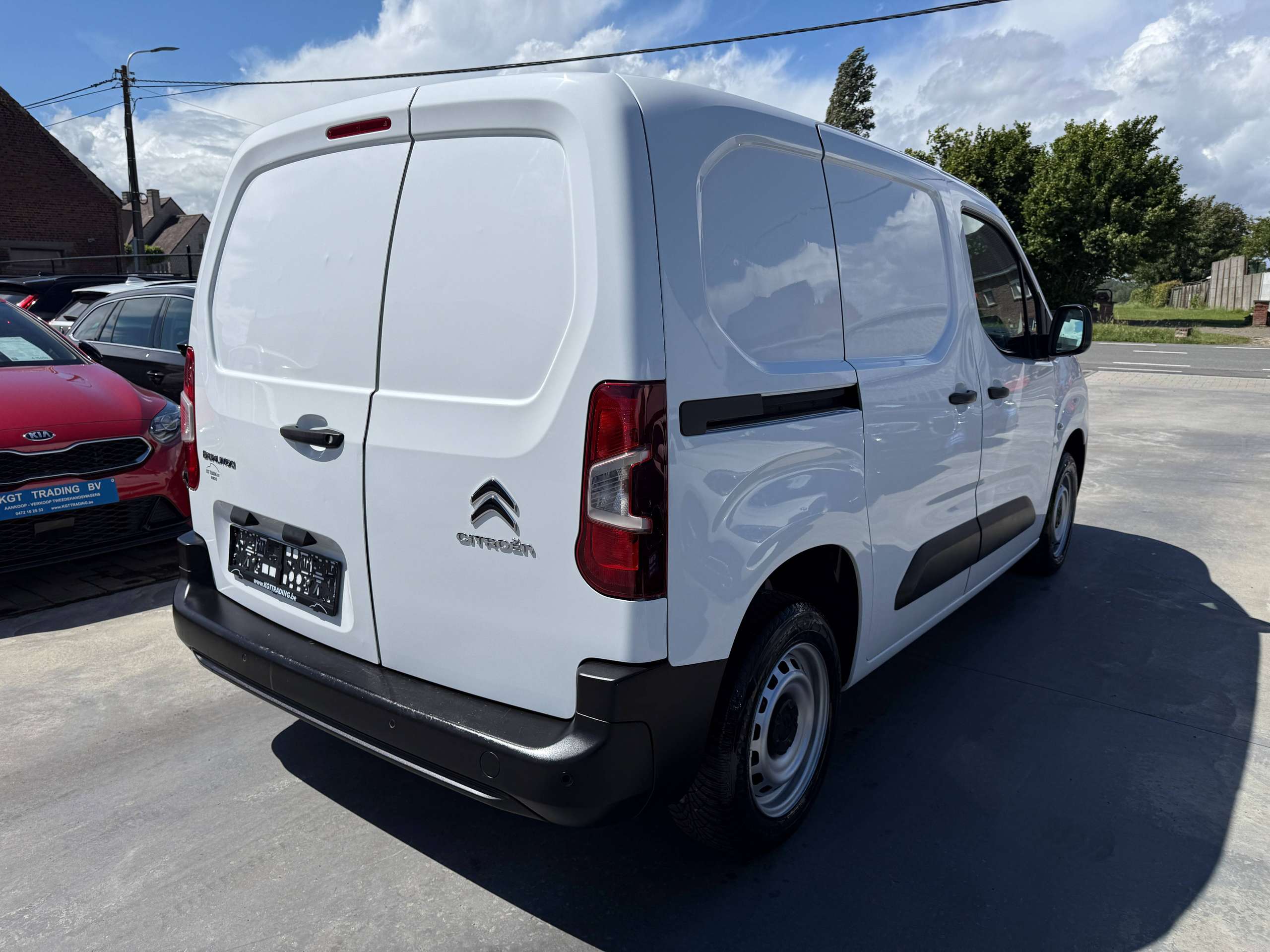 fb51072a-05e7-4d35-bf11-506dfee272115-citroen-berlingo-1-2i-3-zit-lichte-vracht-carplay-pdc-bluetooth-airco.jpg