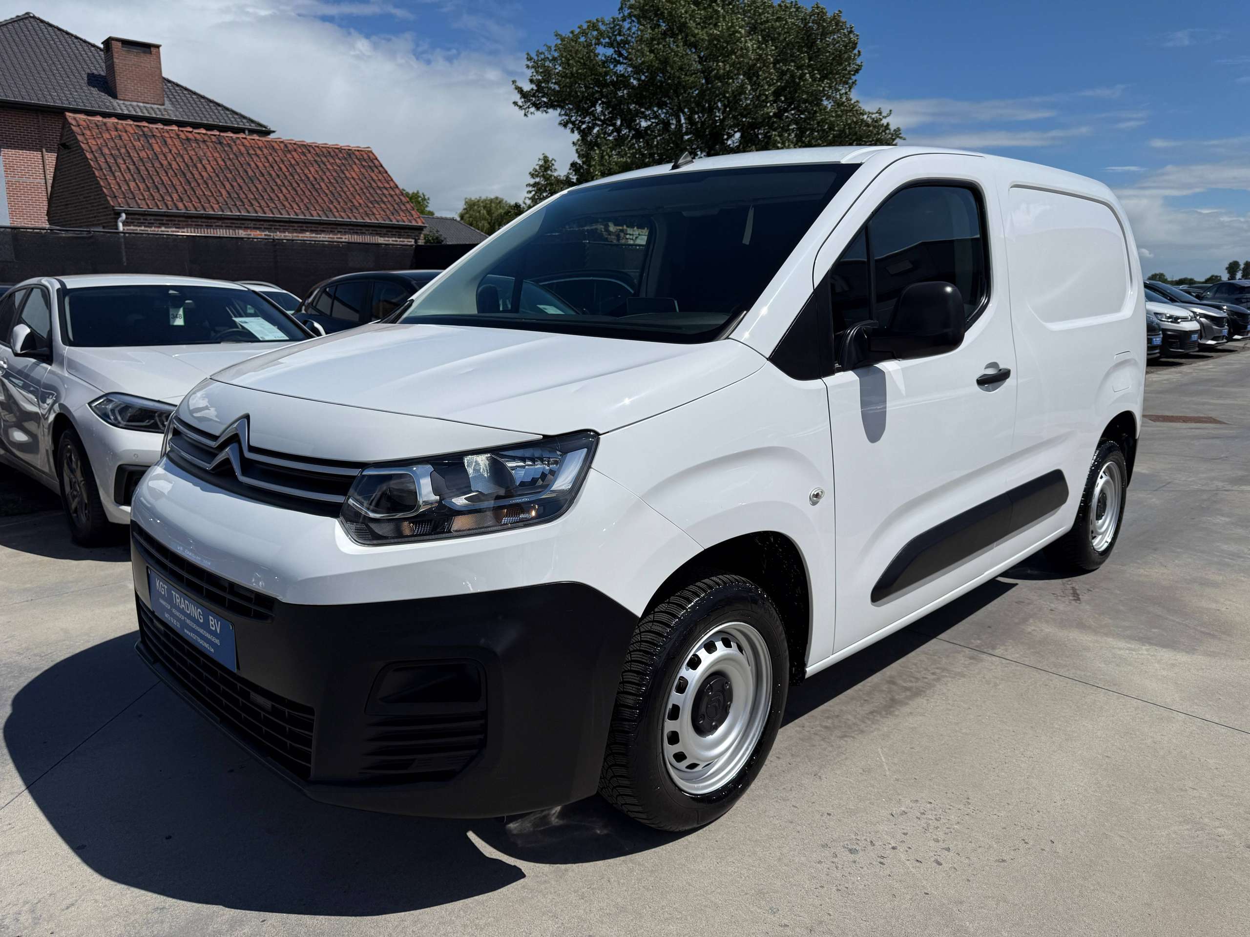 fb51072a-05e7-4d35-bf11-506dfee272119-citroen-berlingo-1-2i-3-zit-lichte-vracht-carplay-pdc-bluetooth-airco.jpg