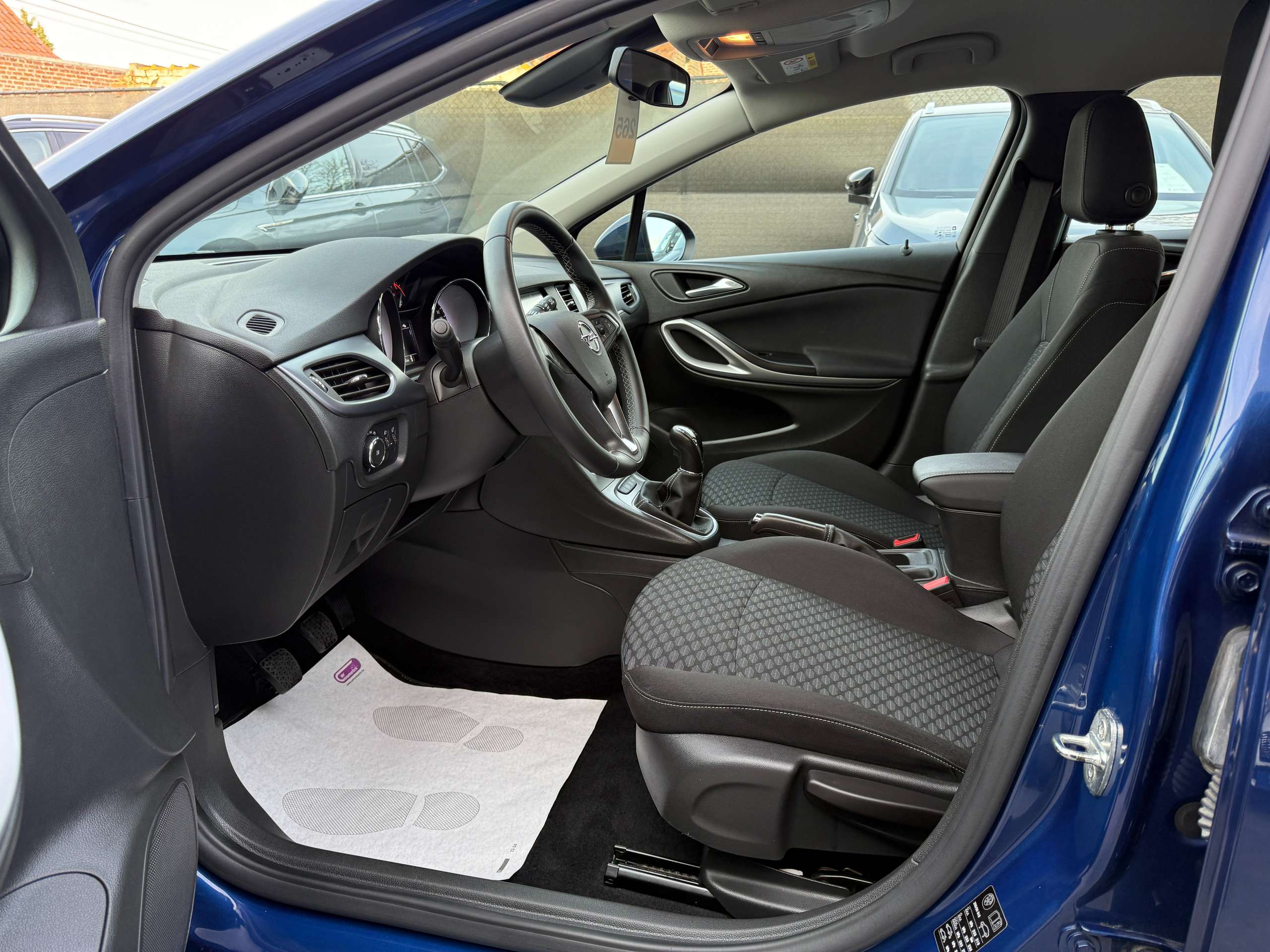 fe10b170-ddf5-45a8-8b8d-4abf096cd01b12-opel-astra-1-2i-tourer-navigatie-carplay-full-led-pdc-alu.jpg