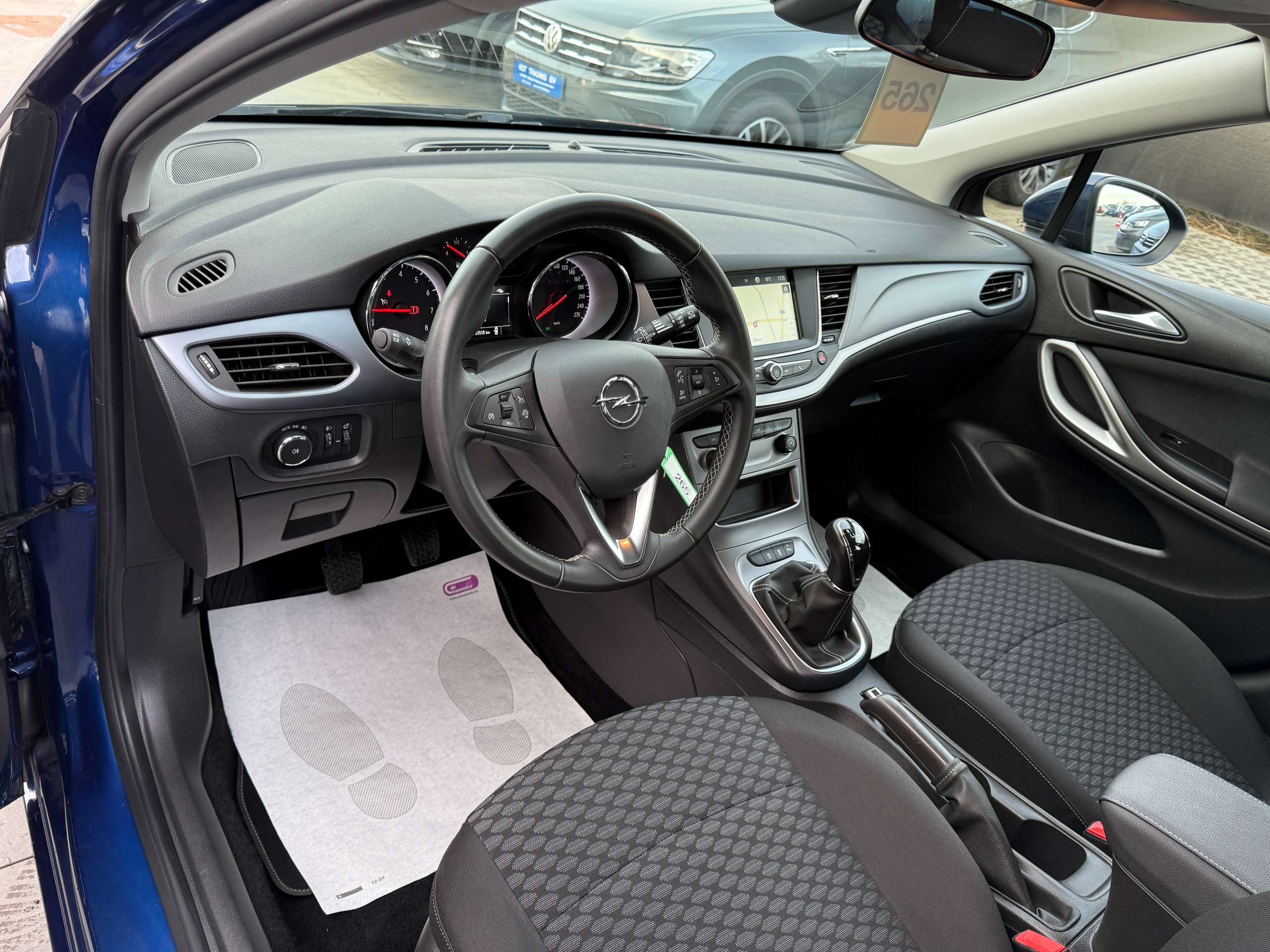 fe10b170-ddf5-45a8-8b8d-4abf096cd01b13-opel-astra-1-2i-tourer-navigatie-carplay-full-led-pdc-alu.jpg