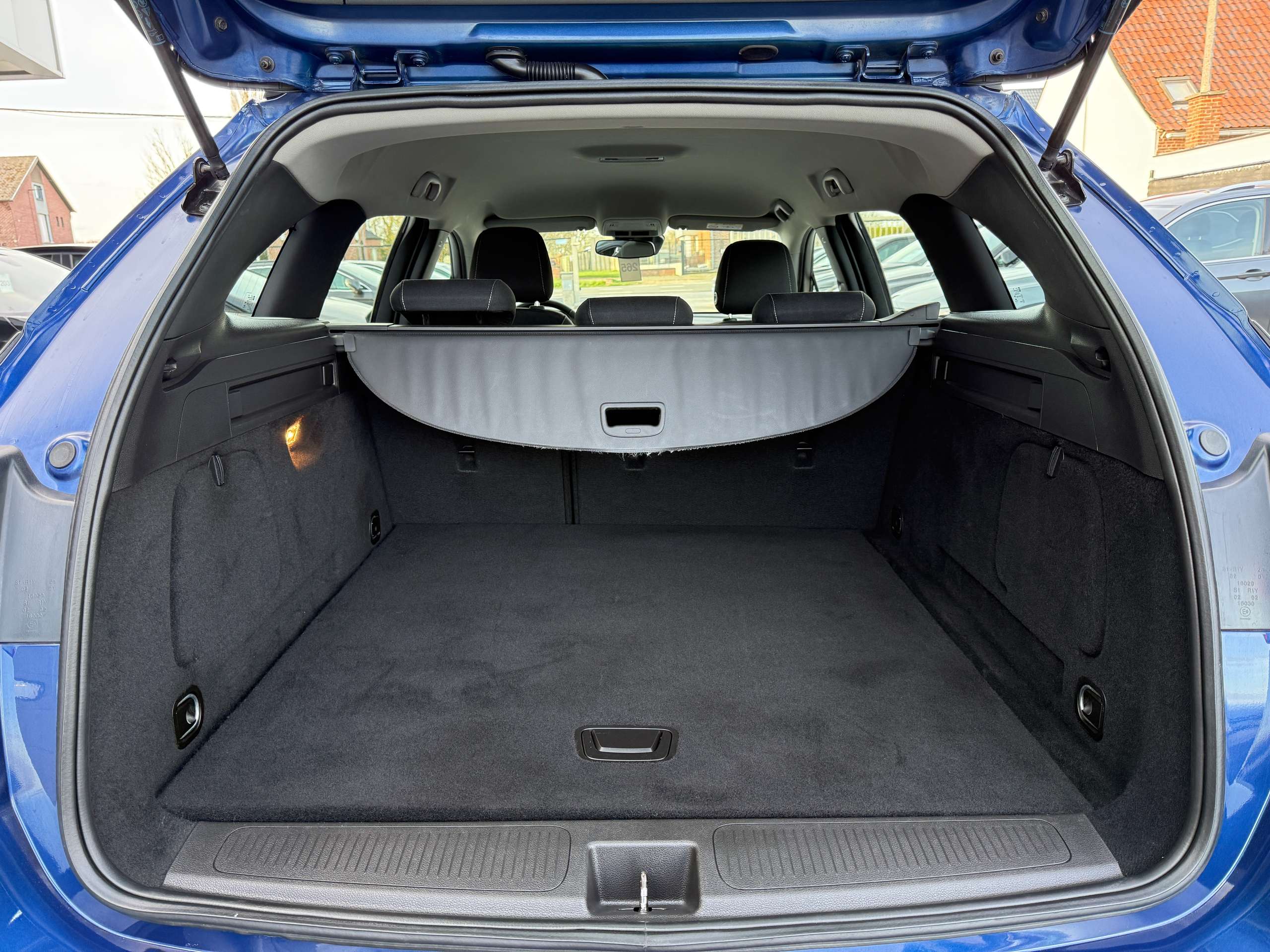 fe10b170-ddf5-45a8-8b8d-4abf096cd01b15-opel-astra-1-2i-tourer-navigatie-carplay-full-led-pdc-alu.jpg
