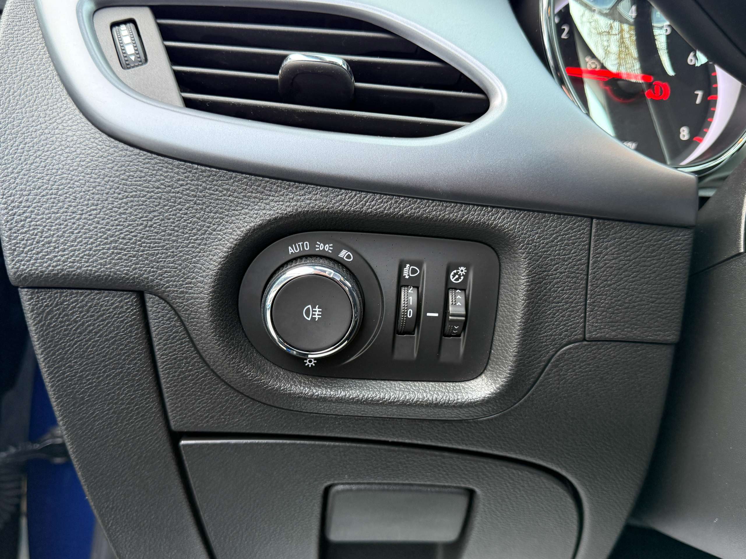 fe10b170-ddf5-45a8-8b8d-4abf096cd01b16-opel-astra-1-2i-tourer-navigatie-carplay-full-led-pdc-alu.jpg