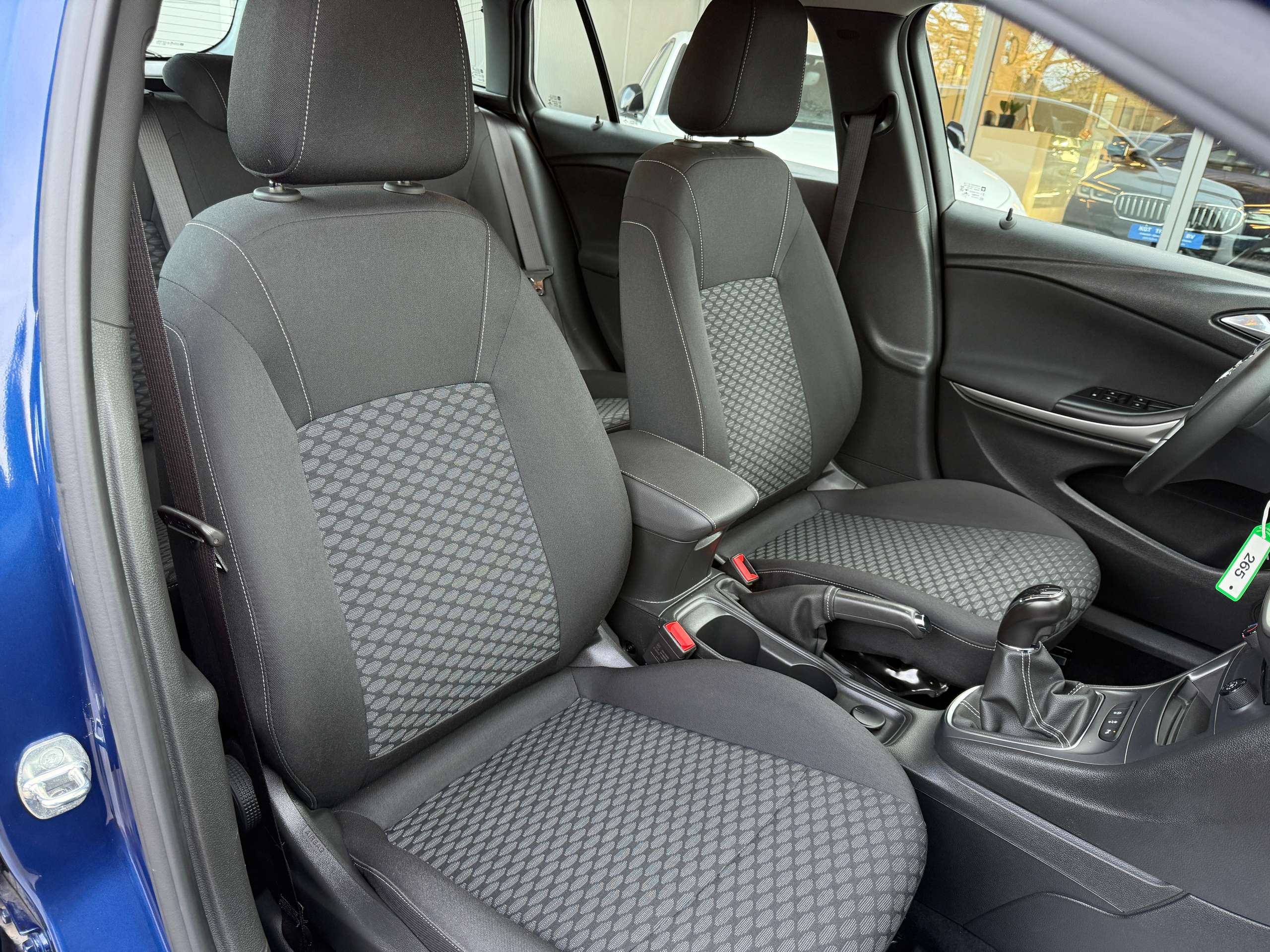fe10b170-ddf5-45a8-8b8d-4abf096cd01b28-opel-astra-1-2i-tourer-navigatie-carplay-full-led-pdc-alu.jpg