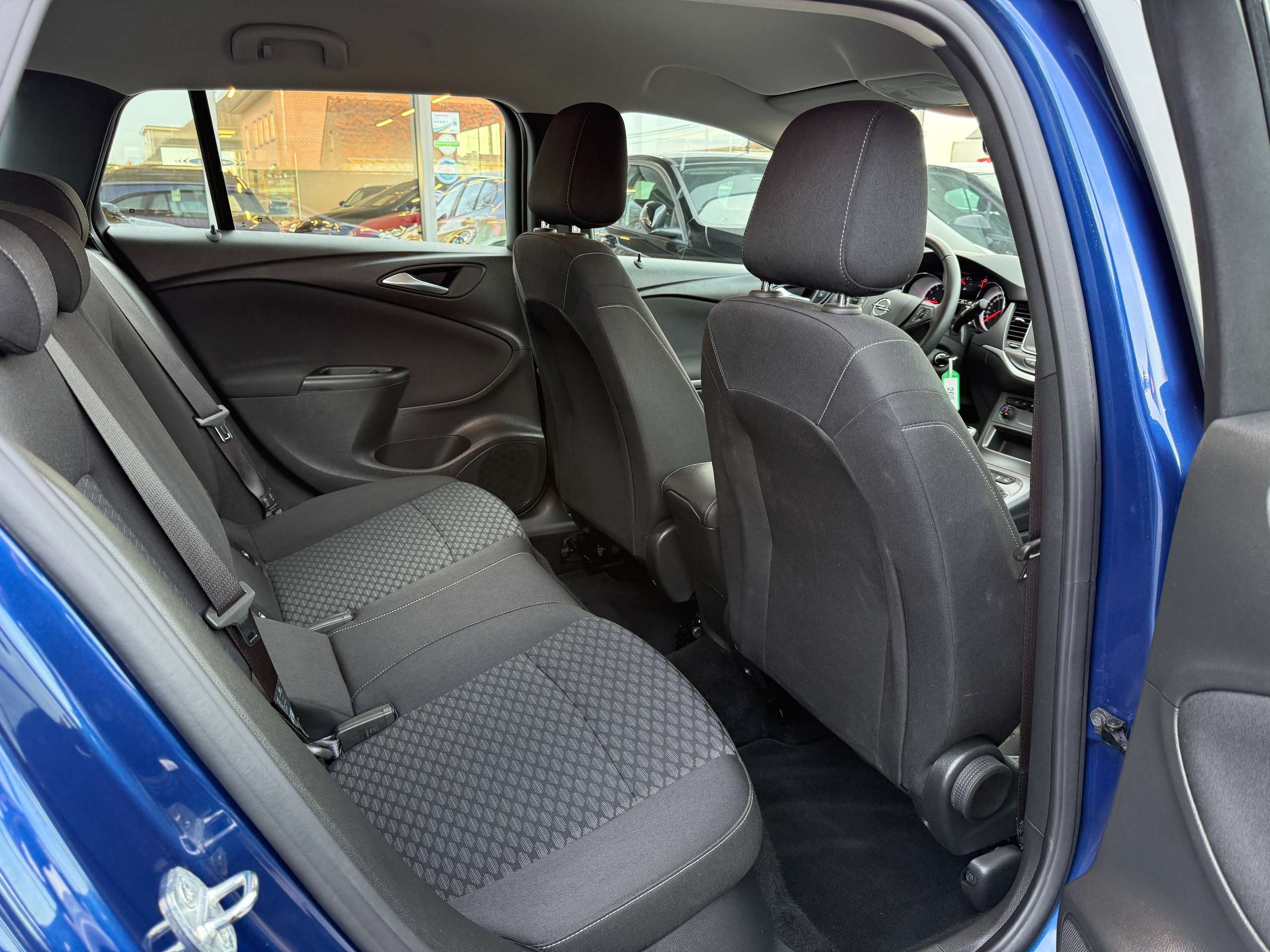 fe10b170-ddf5-45a8-8b8d-4abf096cd01b29-opel-astra-1-2i-tourer-navigatie-carplay-full-led-pdc-alu.jpg