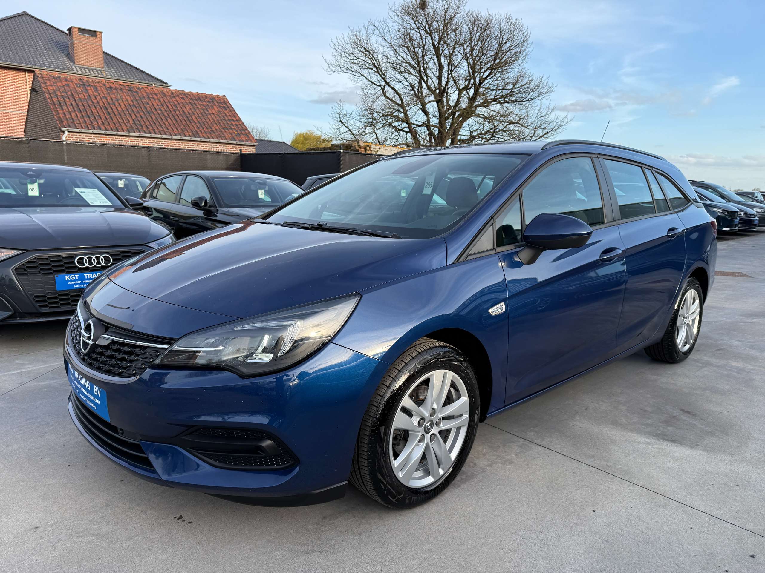 fe10b170-ddf5-45a8-8b8d-4abf096cd01b9-opel-astra-1-2i-tourer-navigatie-carplay-full-led-pdc-alu.jpg