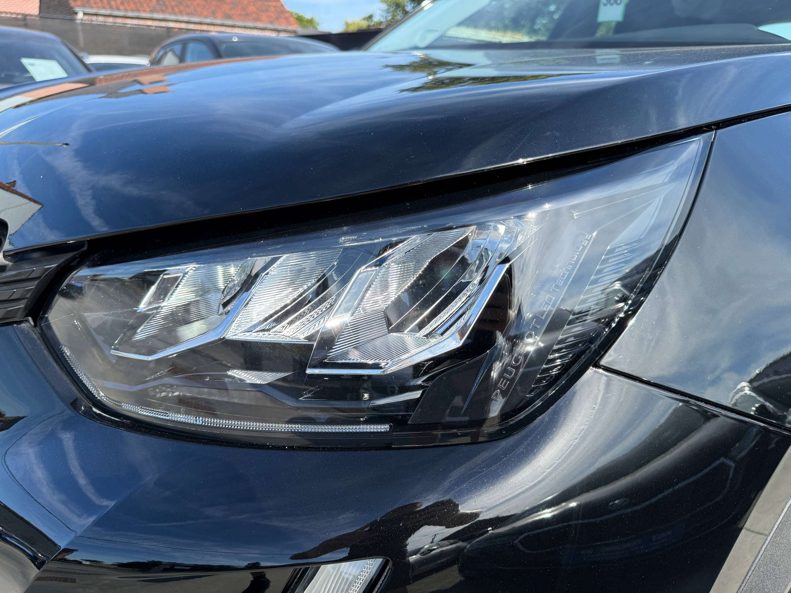 03631577-edec-4a60-86dc-f1f41cc4ebd811-peugeot-2008-1-2i-100pk-carplay-dab-camera-bluetooth-pdc-led-alu-carpass.jpg