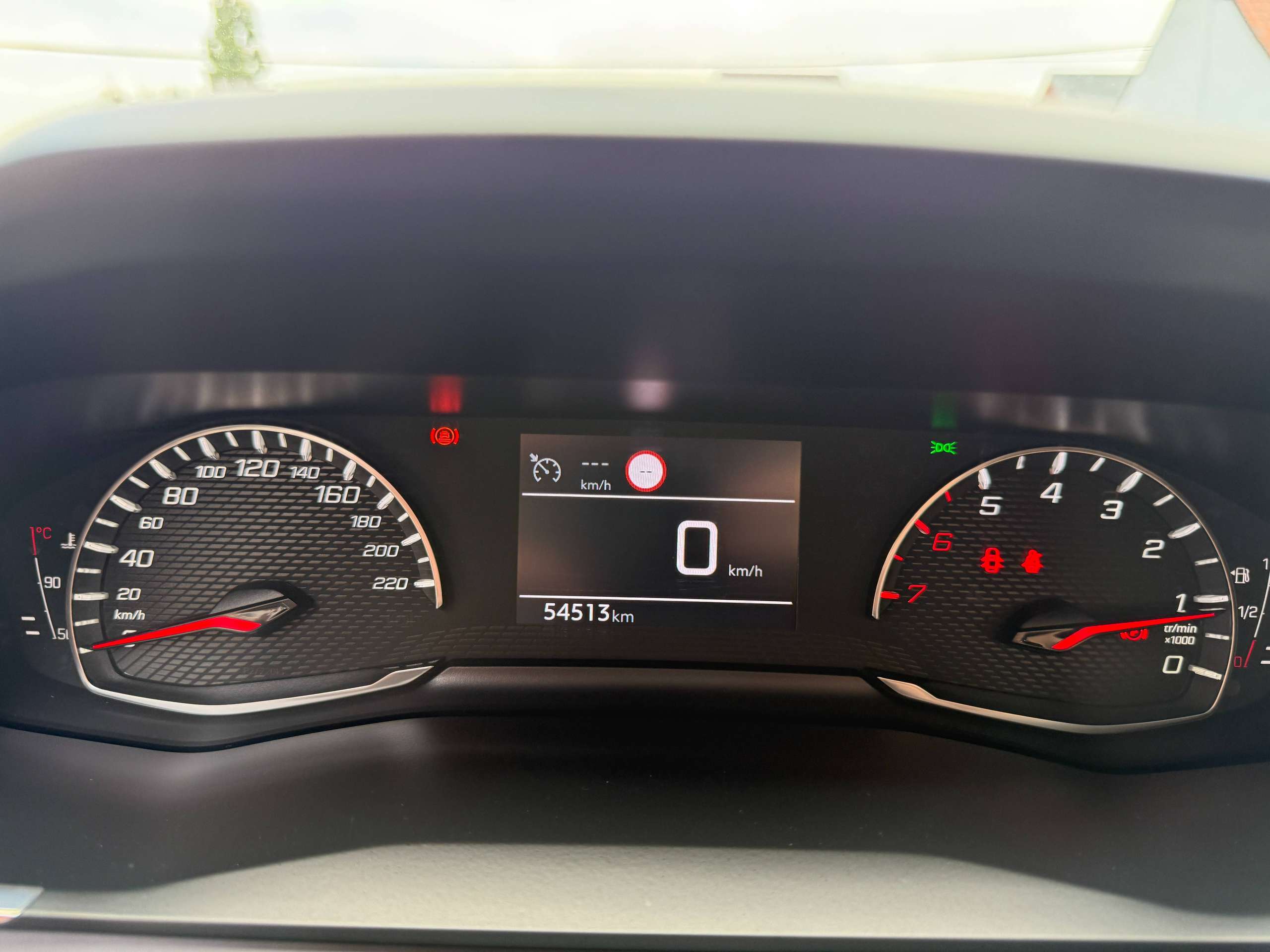 03631577-edec-4a60-86dc-f1f41cc4ebd818-peugeot-2008-1-2i-100pk-carplay-dab-camera-bluetooth-pdc-led-alu-carpass.jpg