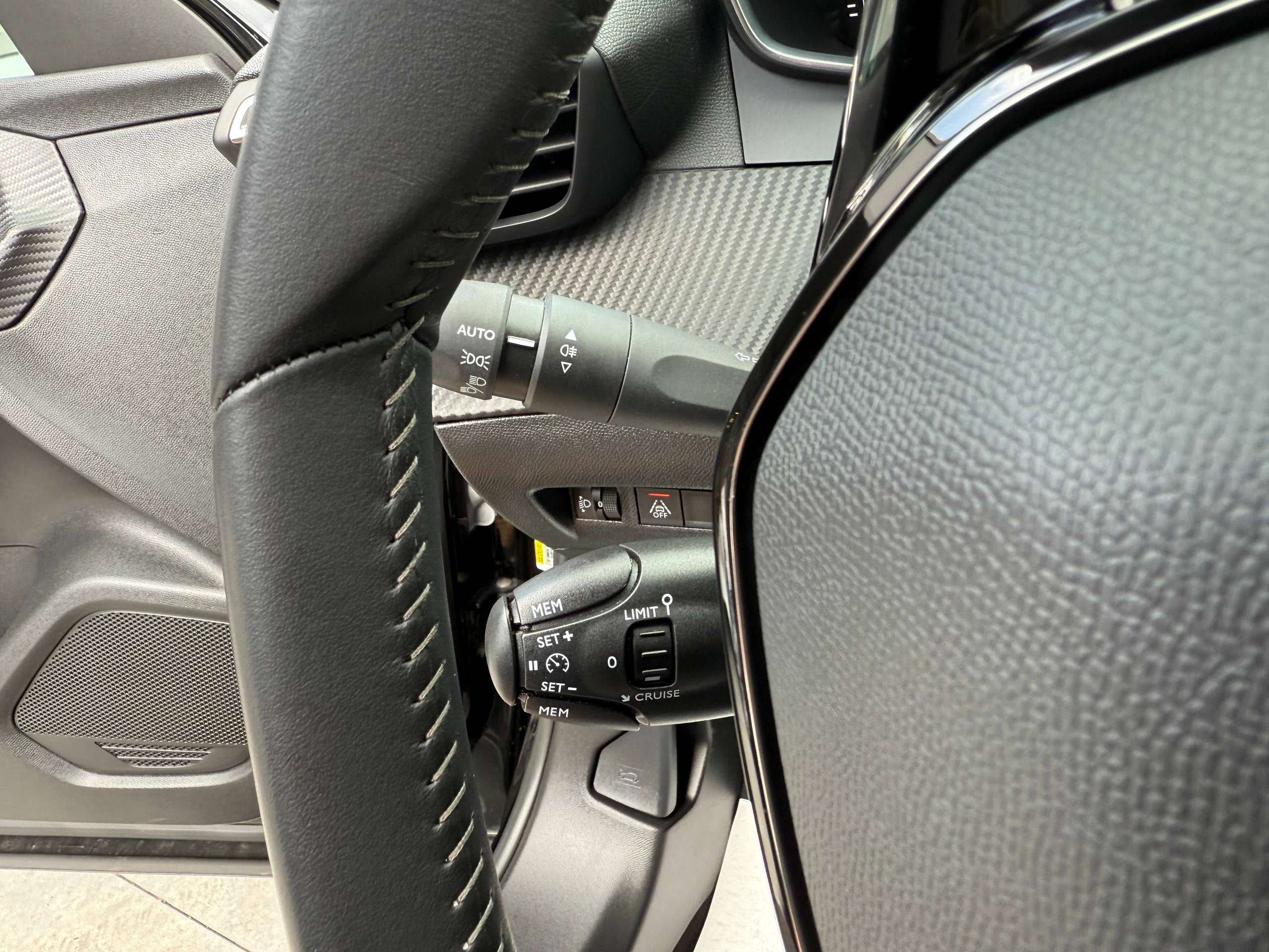 03631577-edec-4a60-86dc-f1f41cc4ebd819-peugeot-2008-1-2i-100pk-carplay-dab-camera-bluetooth-pdc-led-alu-carpass.jpg