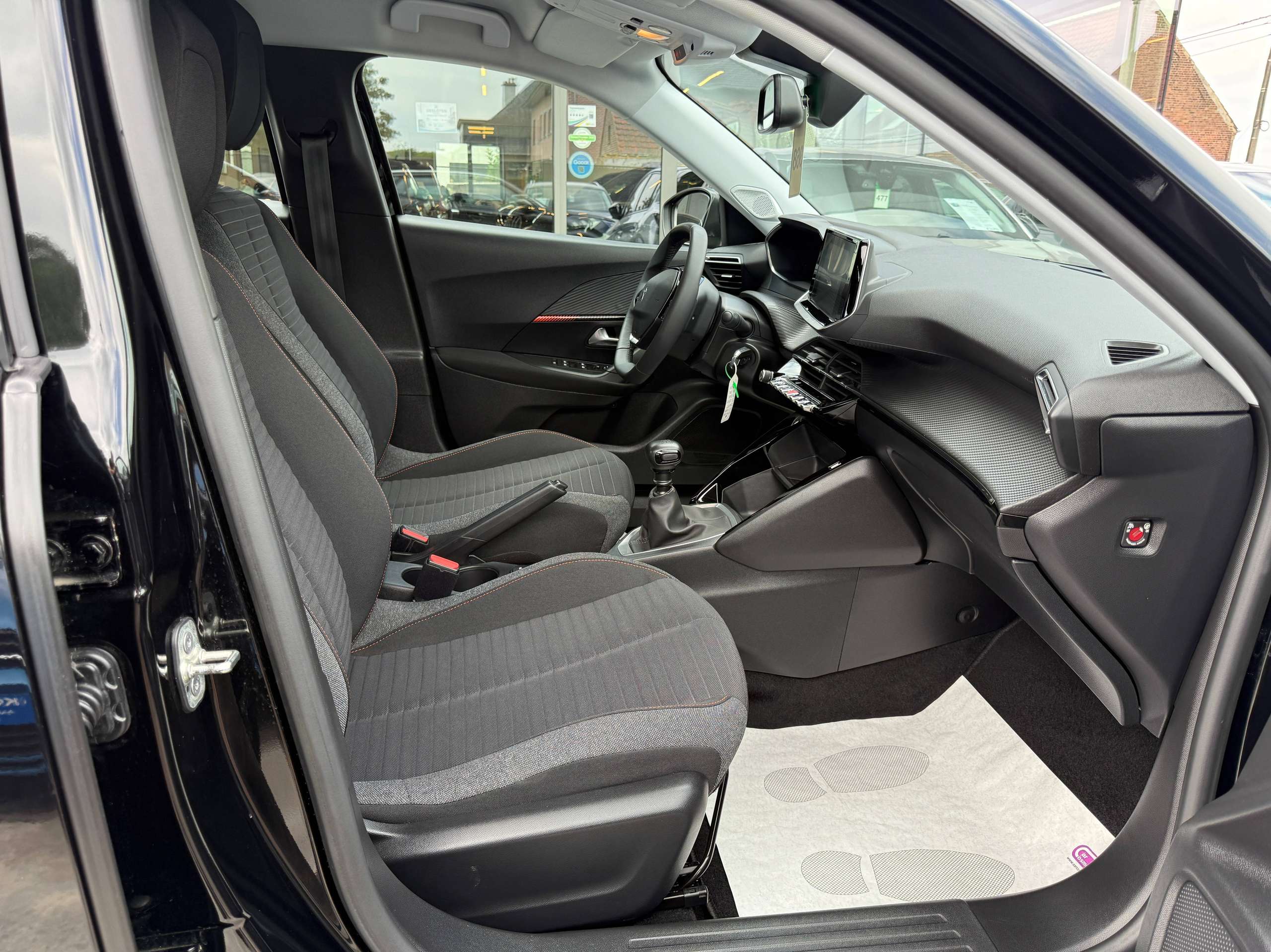 03631577-edec-4a60-86dc-f1f41cc4ebd827-peugeot-2008-1-2i-100pk-carplay-dab-camera-bluetooth-pdc-led-alu-carpass.jpg