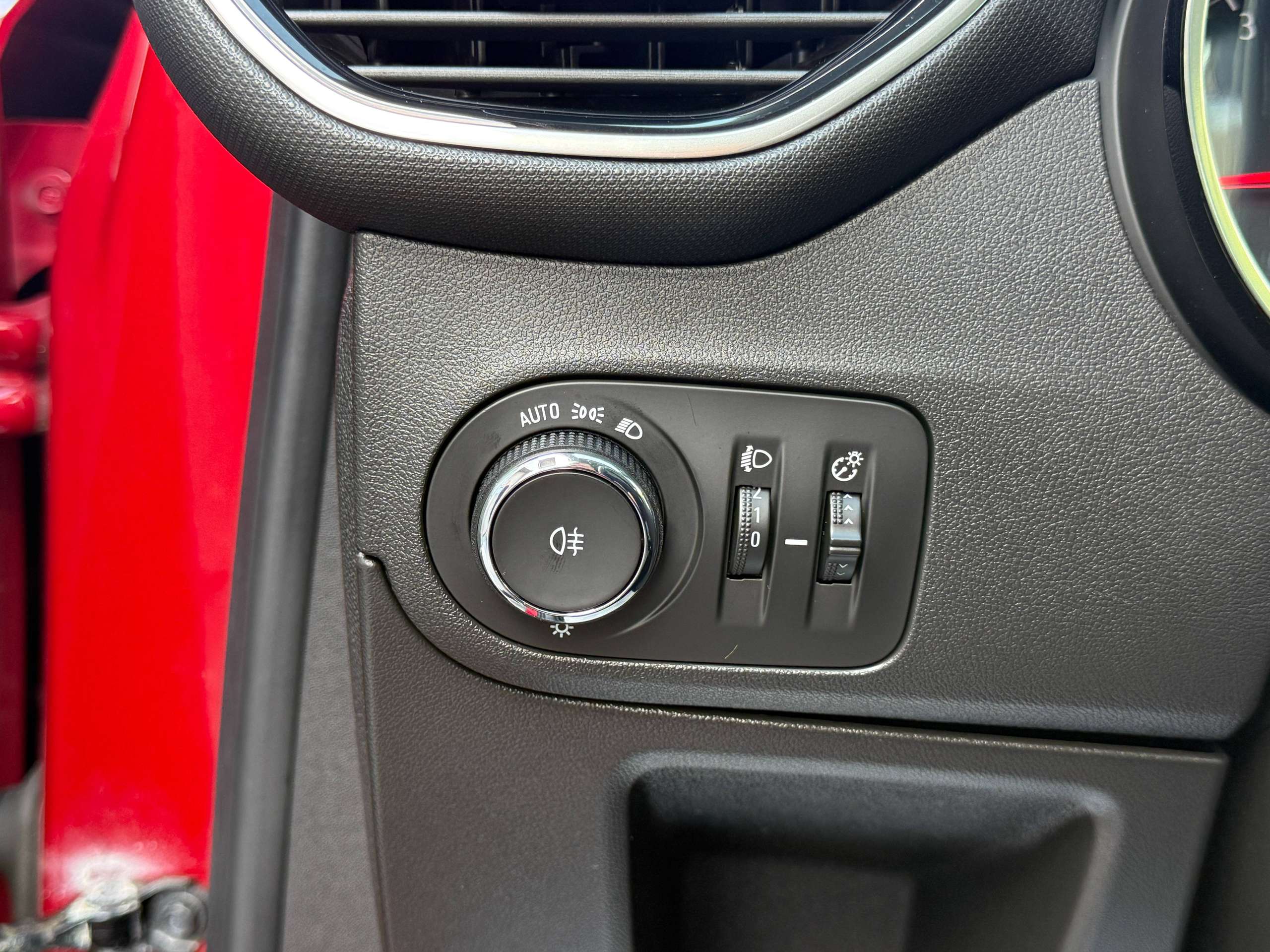 105961f5-329b-414b-80f9-77bb8cbad55917-opel-crossland-1-2i-turbo-110pk-facelift-navigatie-leder-camera-full-led-carplay.jpg