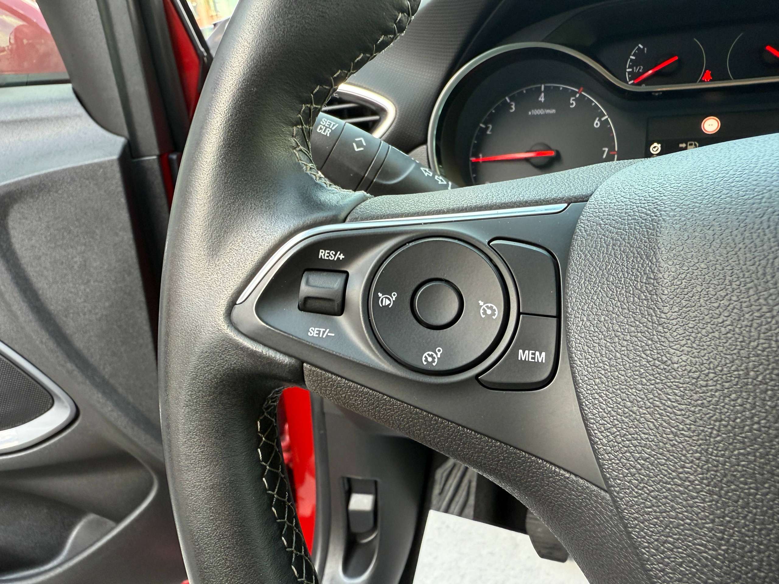 105961f5-329b-414b-80f9-77bb8cbad55918-opel-crossland-1-2i-turbo-110pk-facelift-navigatie-leder-camera-full-led-carplay.jpg