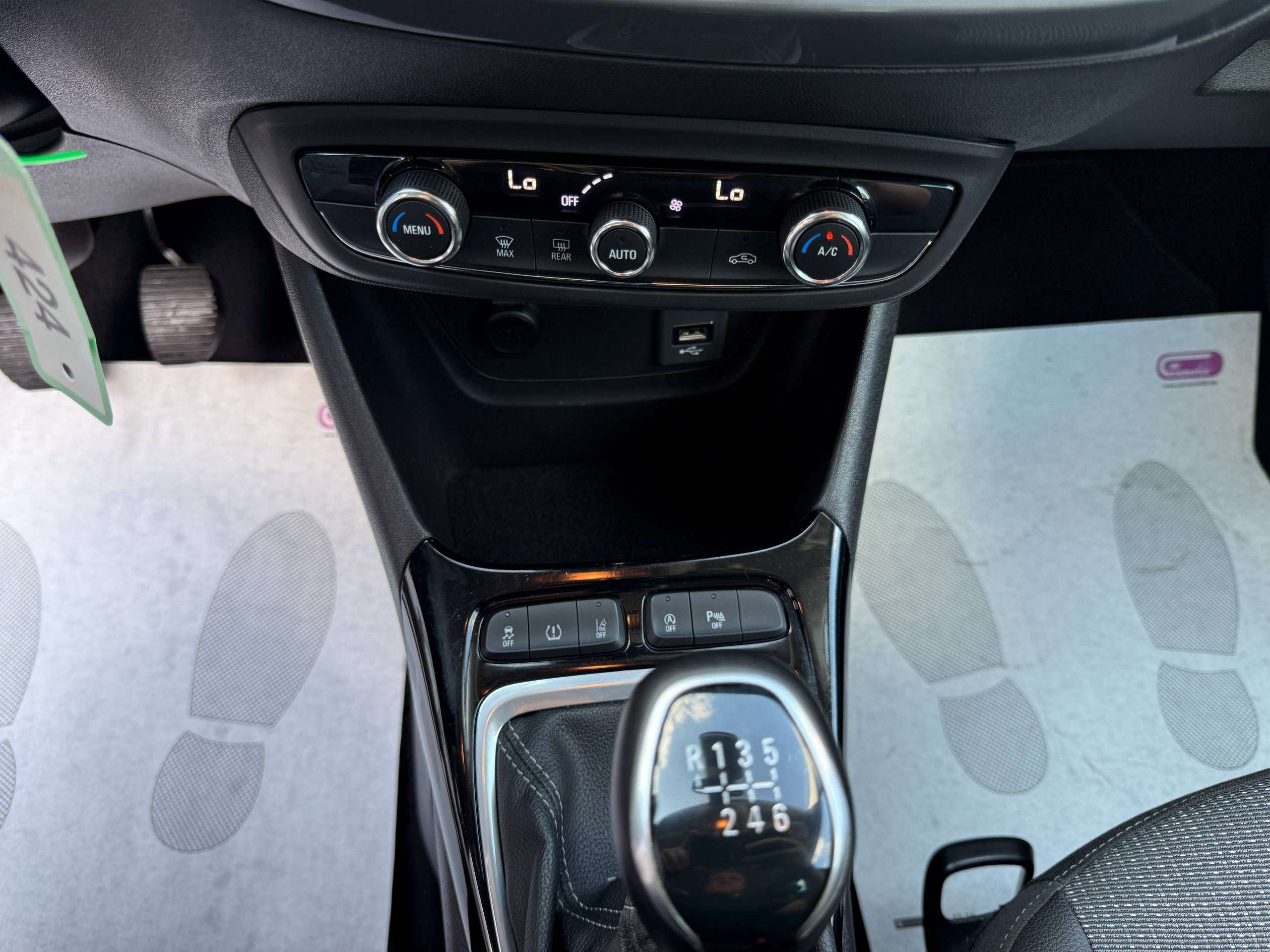 105961f5-329b-414b-80f9-77bb8cbad55921-opel-crossland-1-2i-turbo-110pk-facelift-navigatie-leder-camera-full-led-carplay.jpg