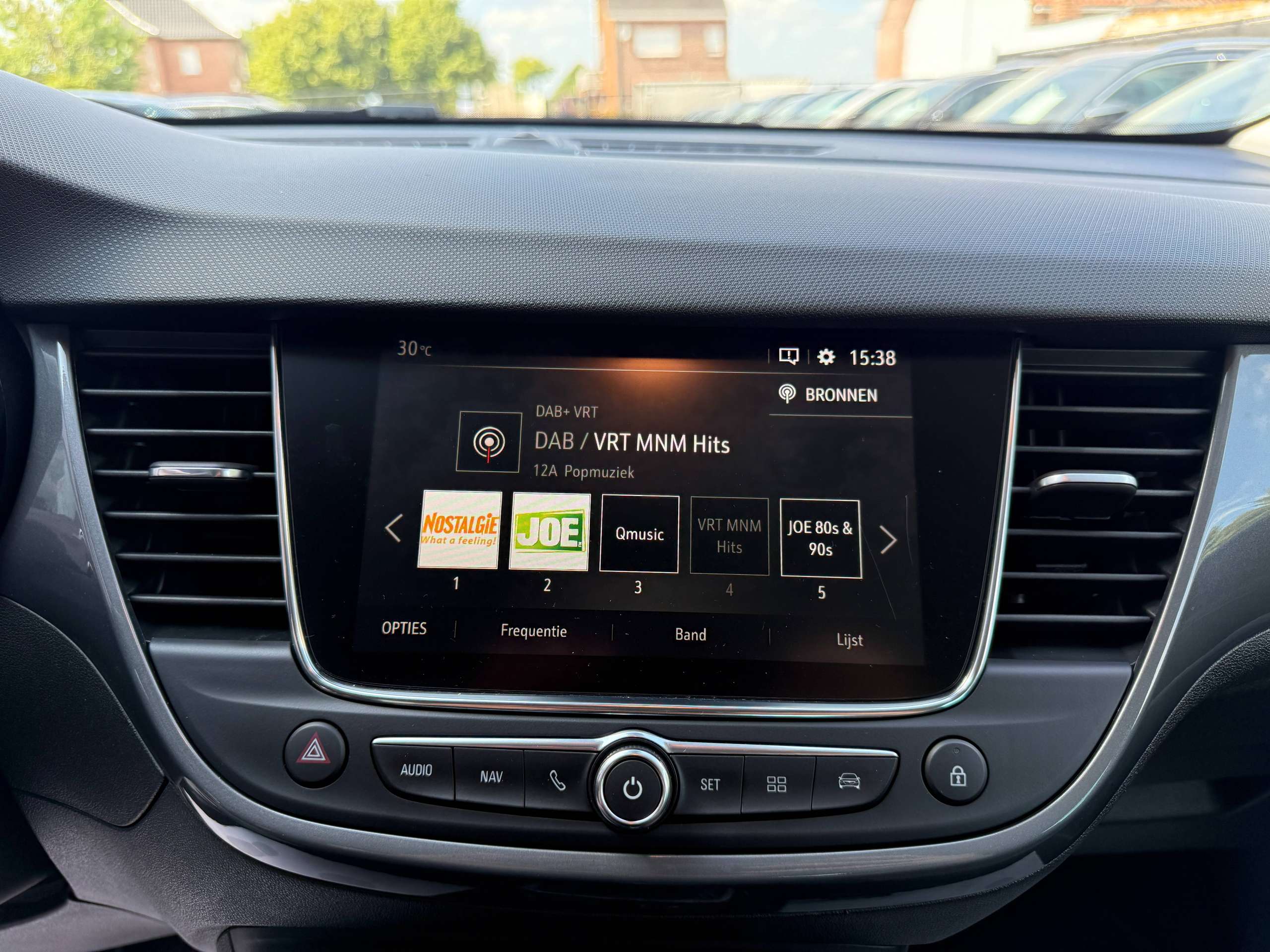 105961f5-329b-414b-80f9-77bb8cbad55925-opel-crossland-1-2i-turbo-110pk-facelift-navigatie-leder-camera-full-led-carplay.jpg
