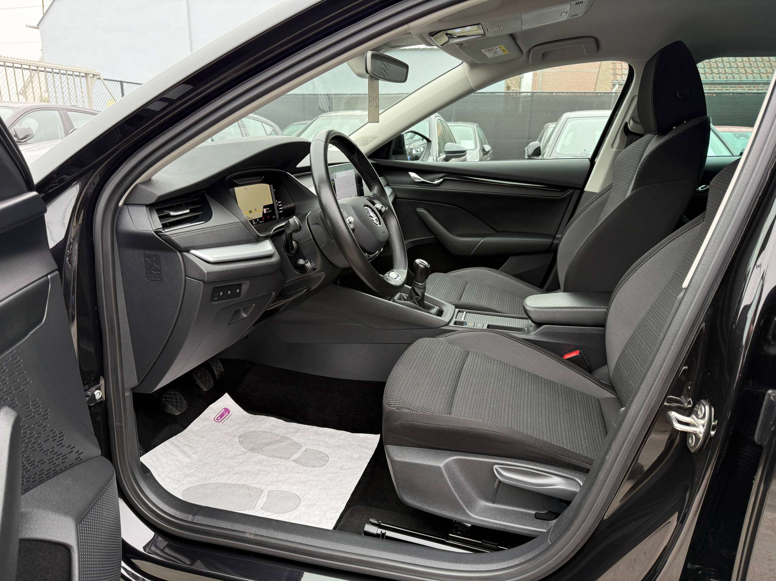 2a0992f4-d063-4c04-b441-5ada773a67a612-skoda-octavia-1-0-tsi-full-led-navi-carplay-dab-adaptieve-cruise.jpg
