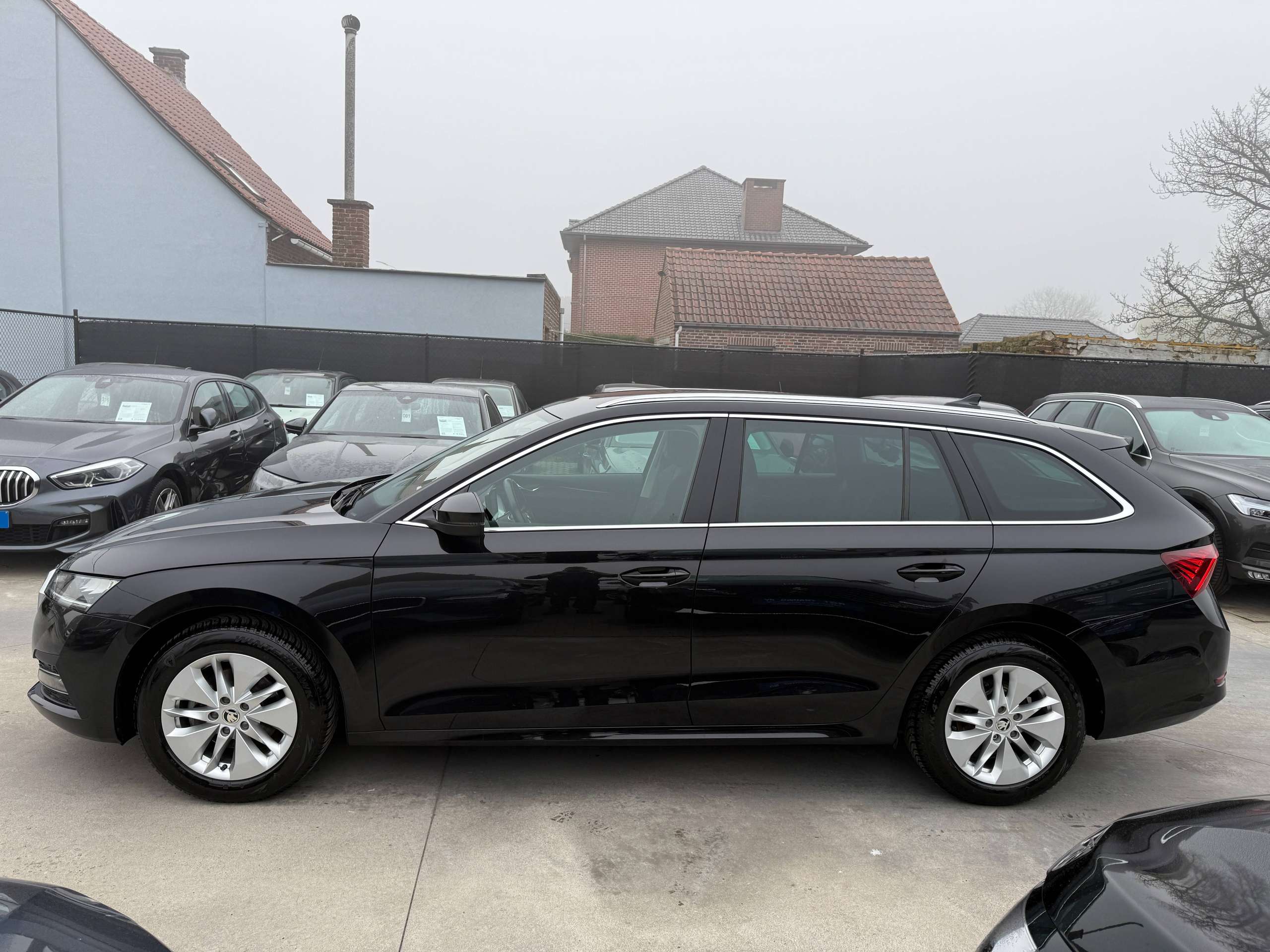 2a0992f4-d063-4c04-b441-5ada773a67a68-skoda-octavia-1-0-tsi-full-led-navi-carplay-dab-adaptieve-cruise.jpg