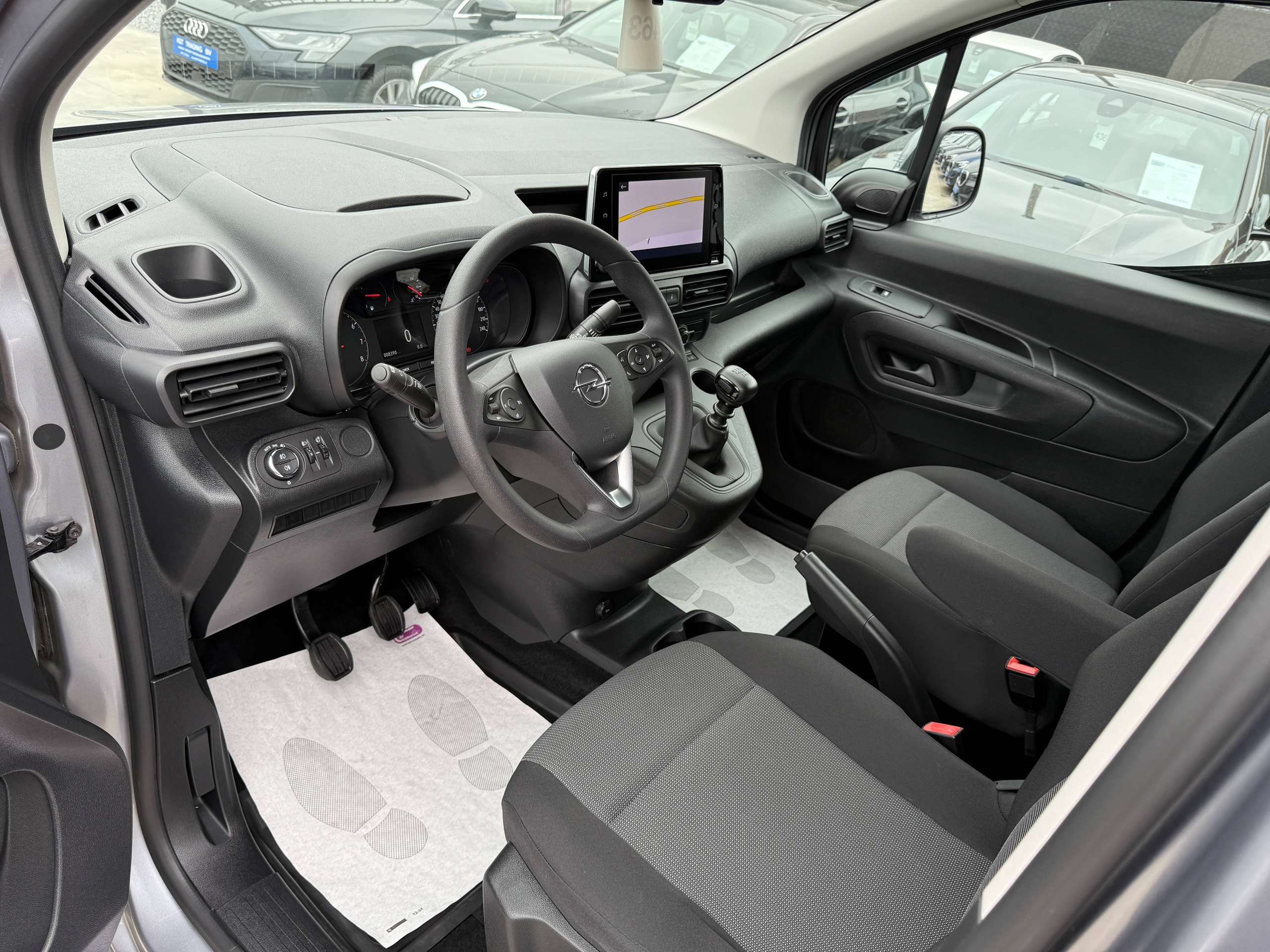 3083bbf3-760f-4b91-9aed-94c04dfa03df13-opel-combo-1-2i-110pk-lichte-vracht-navigatie-carplay-pdc-airco-bluetooth.jpg