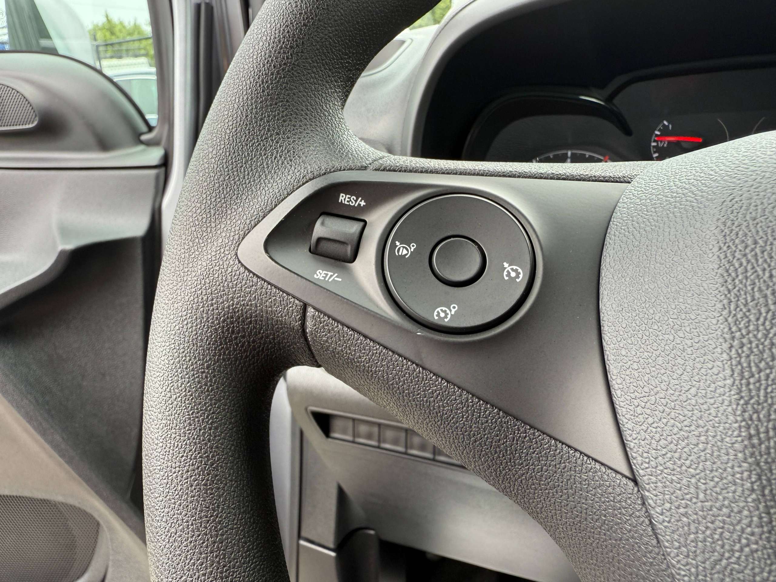 3083bbf3-760f-4b91-9aed-94c04dfa03df18-opel-combo-1-2i-110pk-lichte-vracht-navigatie-carplay-pdc-airco-bluetooth.jpg