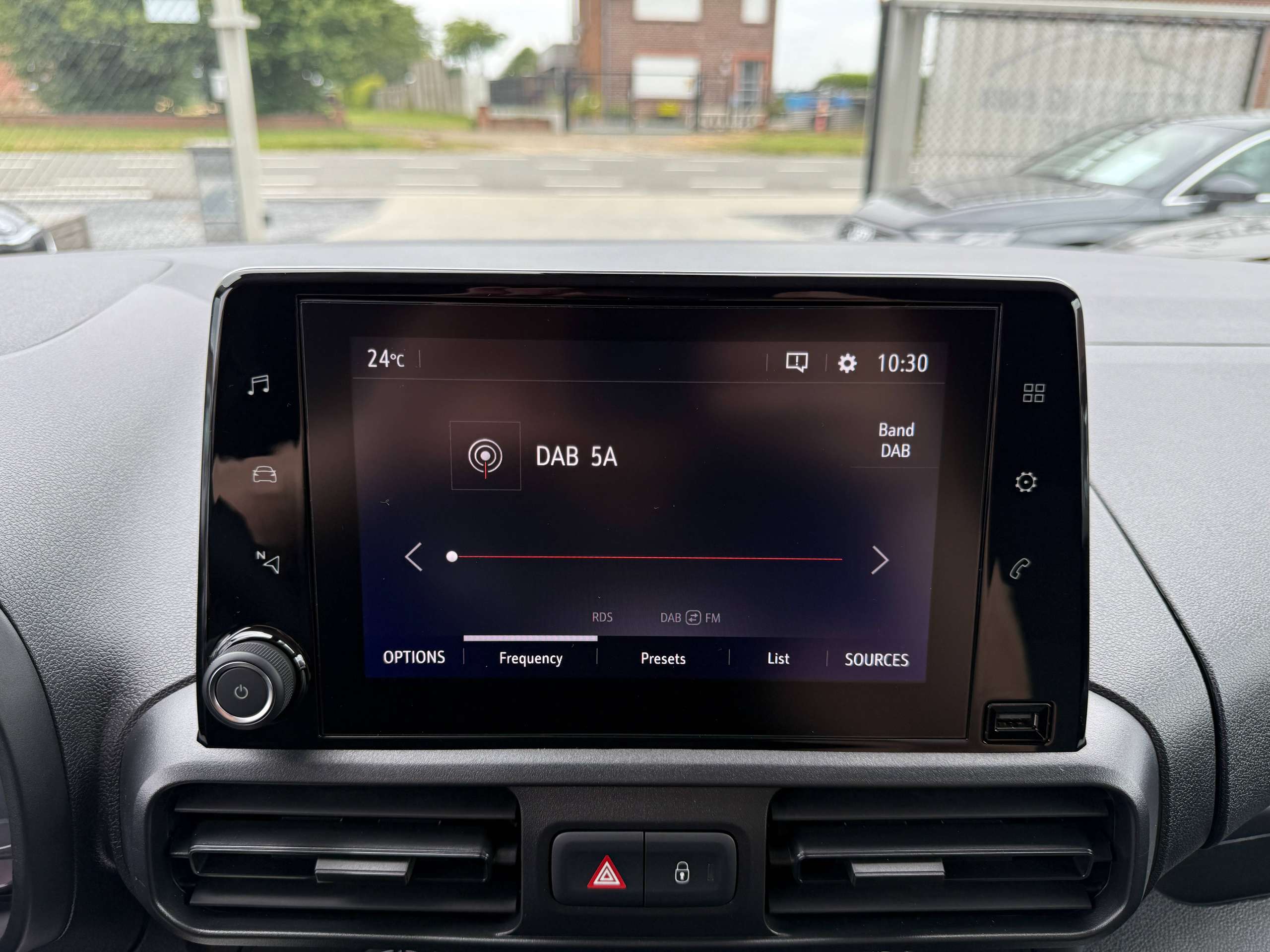 3083bbf3-760f-4b91-9aed-94c04dfa03df21-opel-combo-1-2i-110pk-lichte-vracht-navigatie-carplay-pdc-airco-bluetooth.jpg
