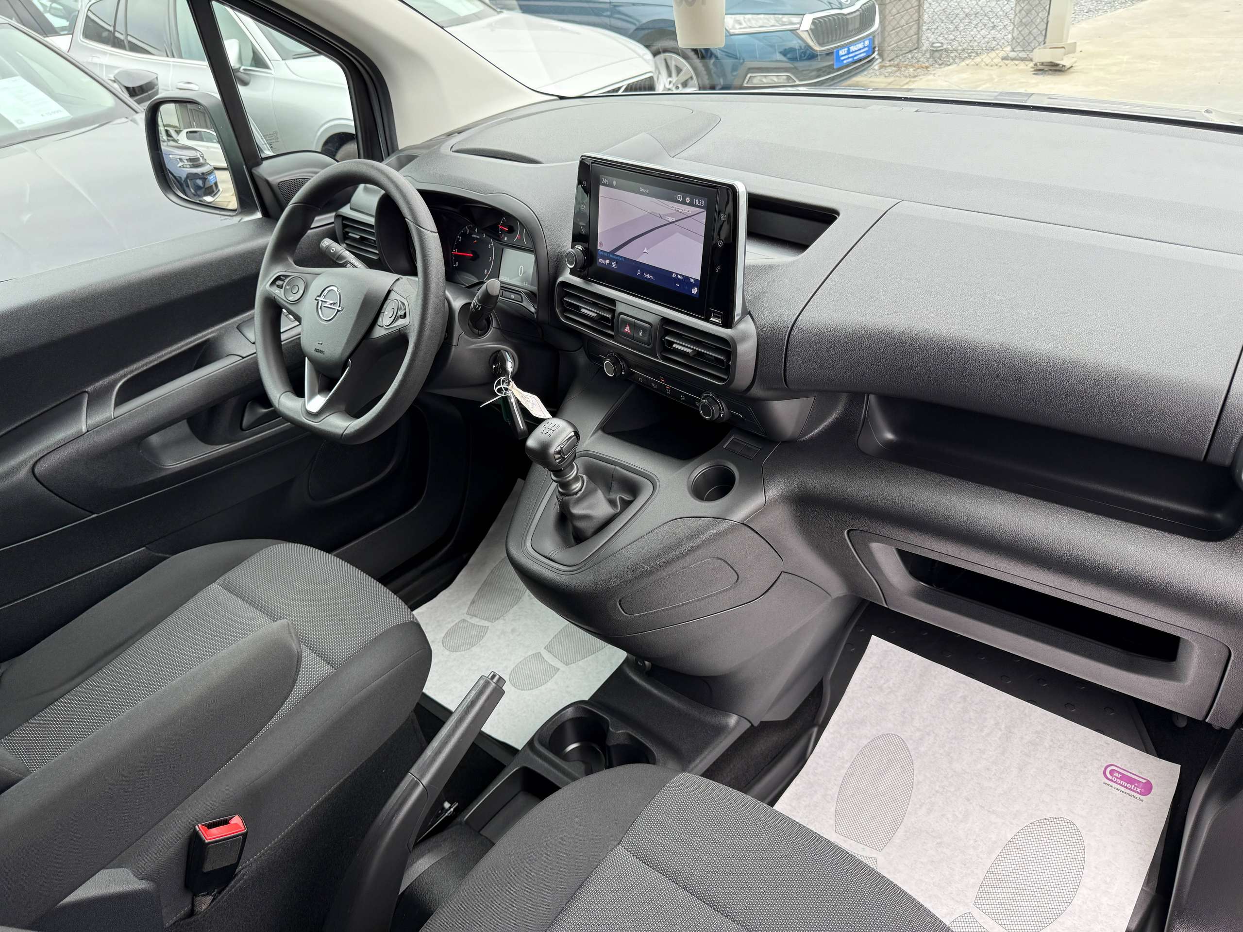 3083bbf3-760f-4b91-9aed-94c04dfa03df29-opel-combo-1-2i-110pk-lichte-vracht-navigatie-carplay-pdc-airco-bluetooth.jpg