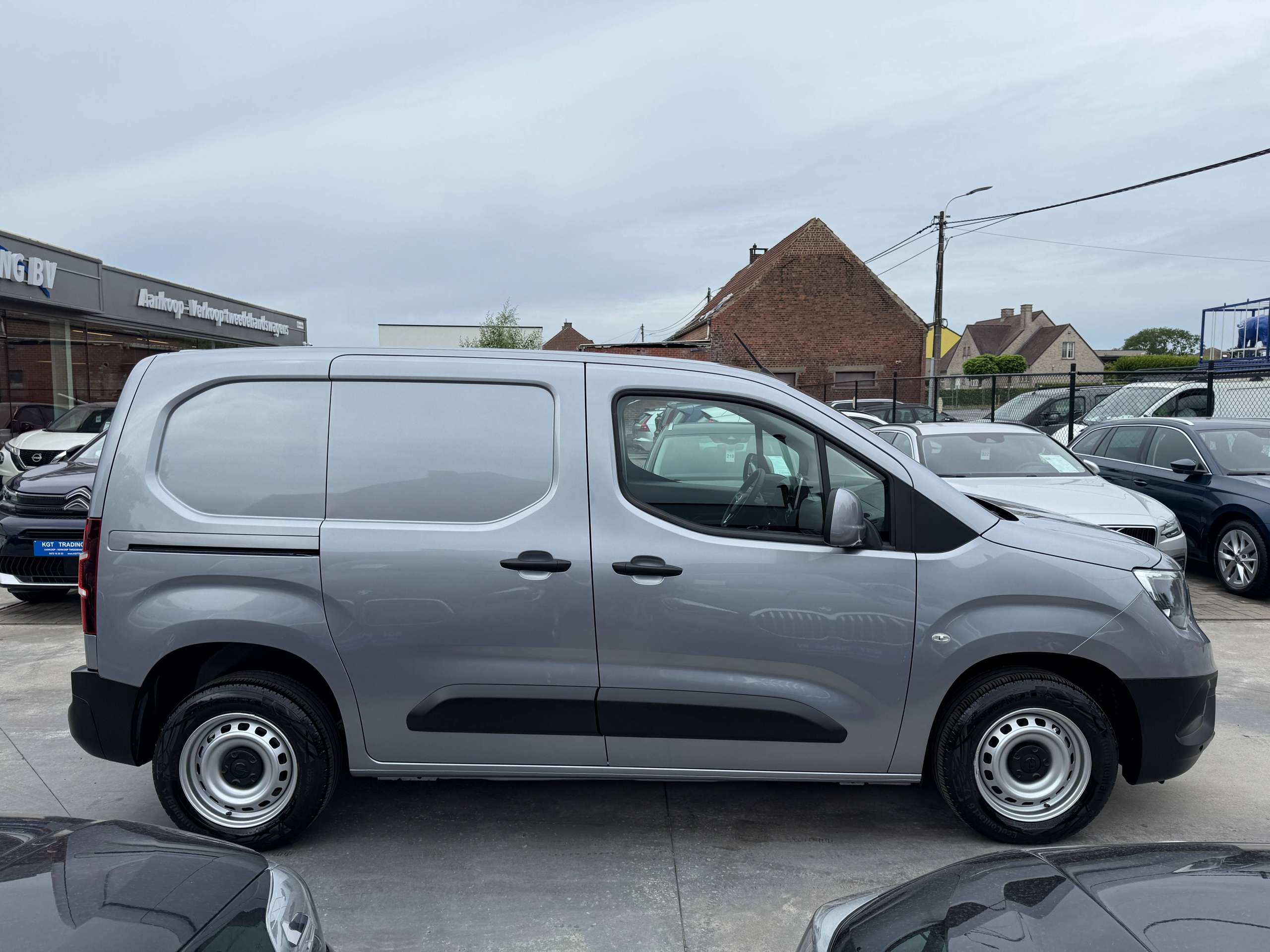 3083bbf3-760f-4b91-9aed-94c04dfa03df4-opel-combo-1-2i-110pk-lichte-vracht-navigatie-carplay-pdc-airco-bluetooth.jpg