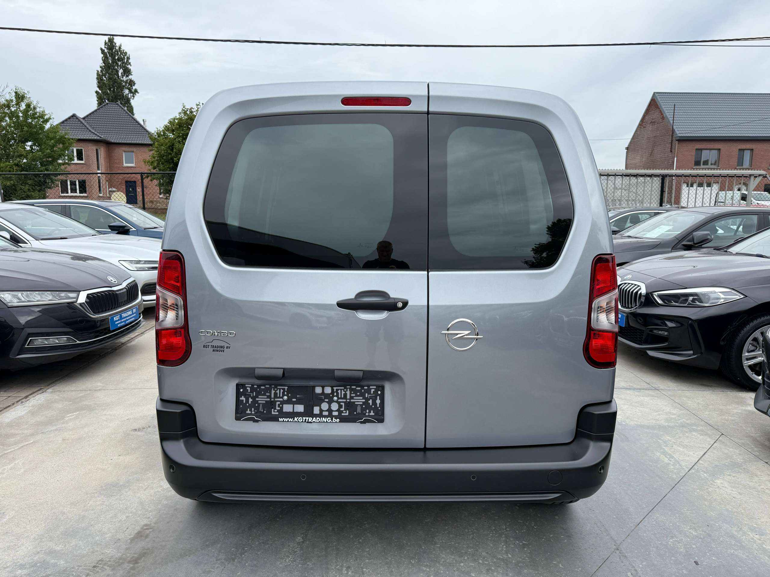 3083bbf3-760f-4b91-9aed-94c04dfa03df6-opel-combo-1-2i-110pk-lichte-vracht-navigatie-carplay-pdc-airco-bluetooth.jpg