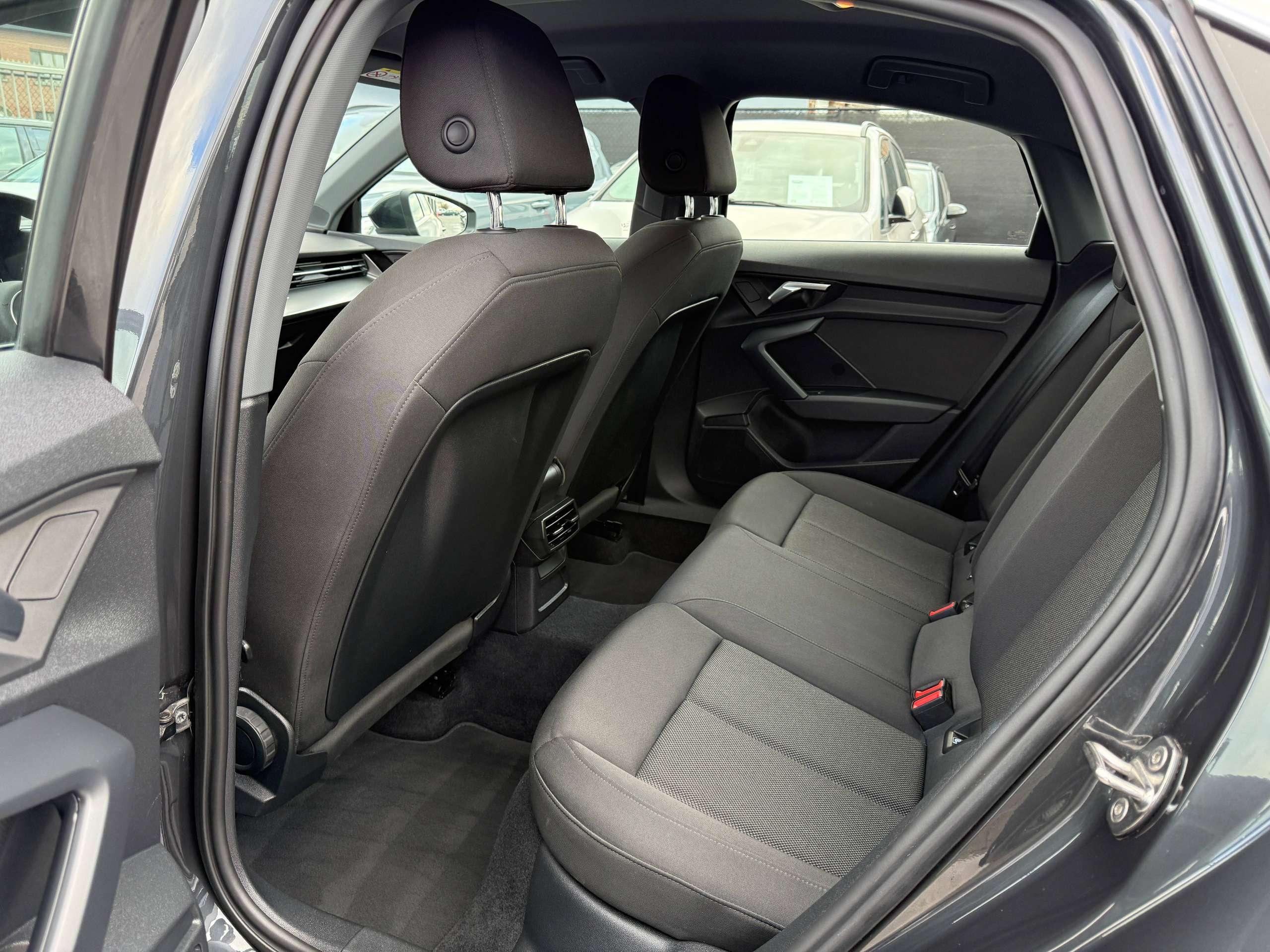 32652fb4-bfbf-4e76-b6b2-6b10ac8b827614-audi-a3-30-tfsi-berline-automaat-full-led-navi-carplay-alu.jpg