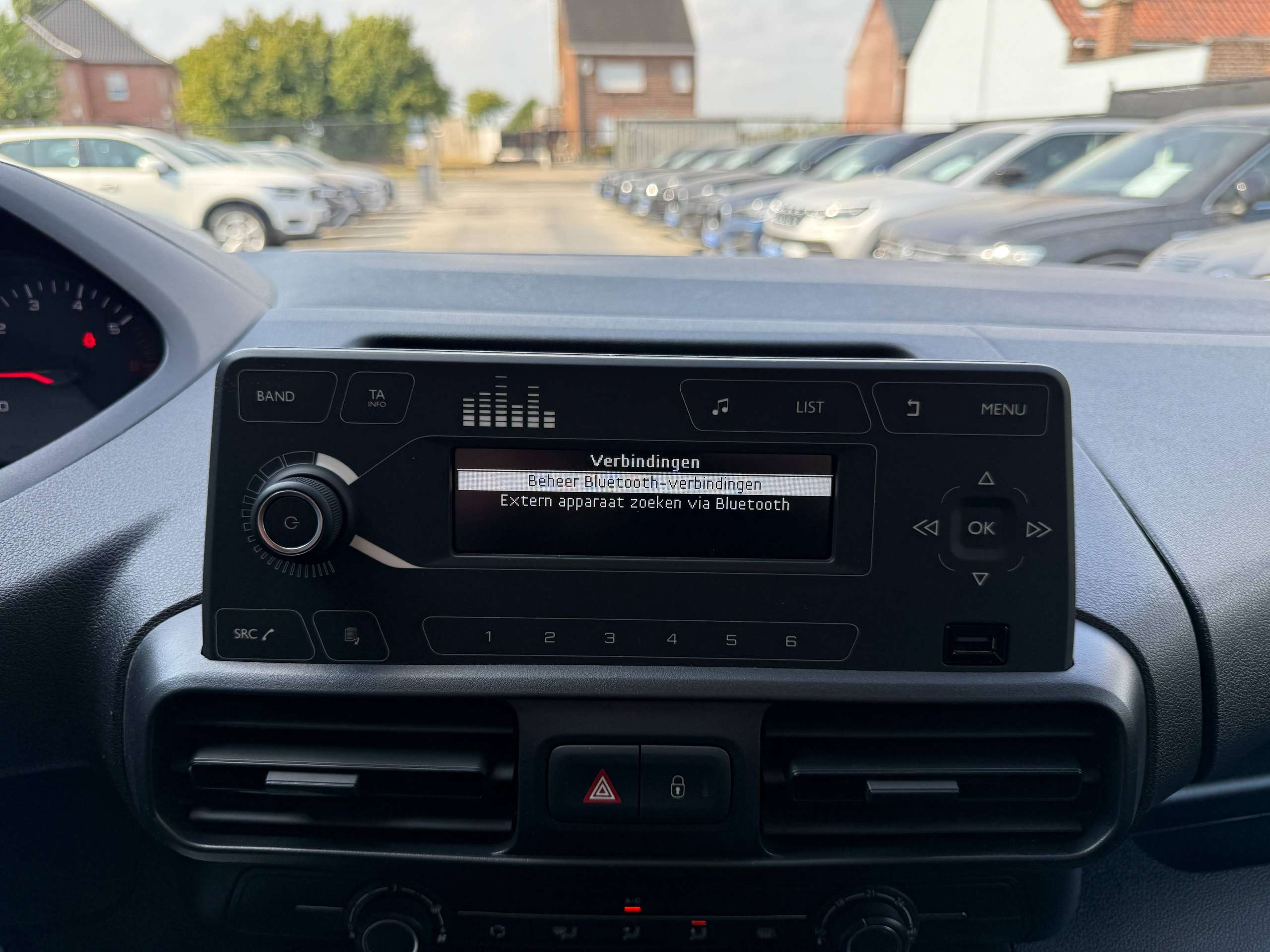 337b34ff-bf21-4f71-8938-f47ec0ca1fa420-peugeot-partner-1-5-bluehdi-102pk-l2-bluetooth-parkeersensoren-airco-carpass.jpg