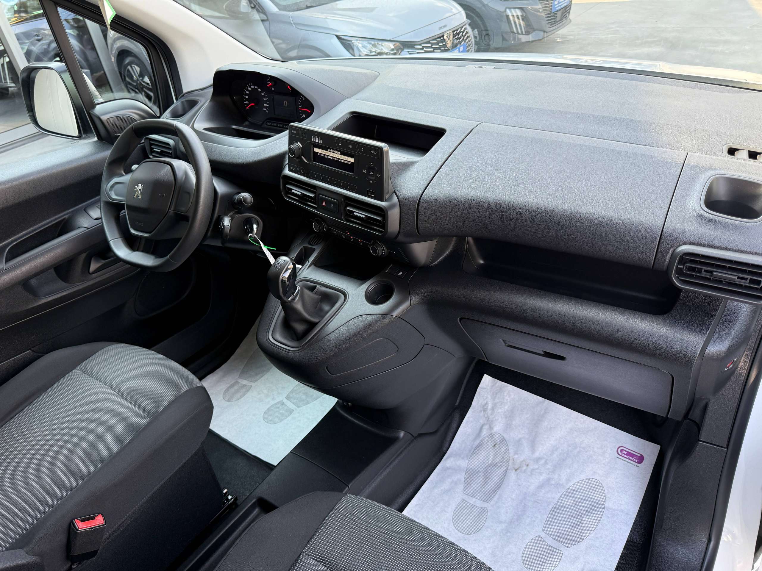 337b34ff-bf21-4f71-8938-f47ec0ca1fa422-peugeot-partner-1-5-bluehdi-102pk-l2-bluetooth-parkeersensoren-airco-carpass.jpg