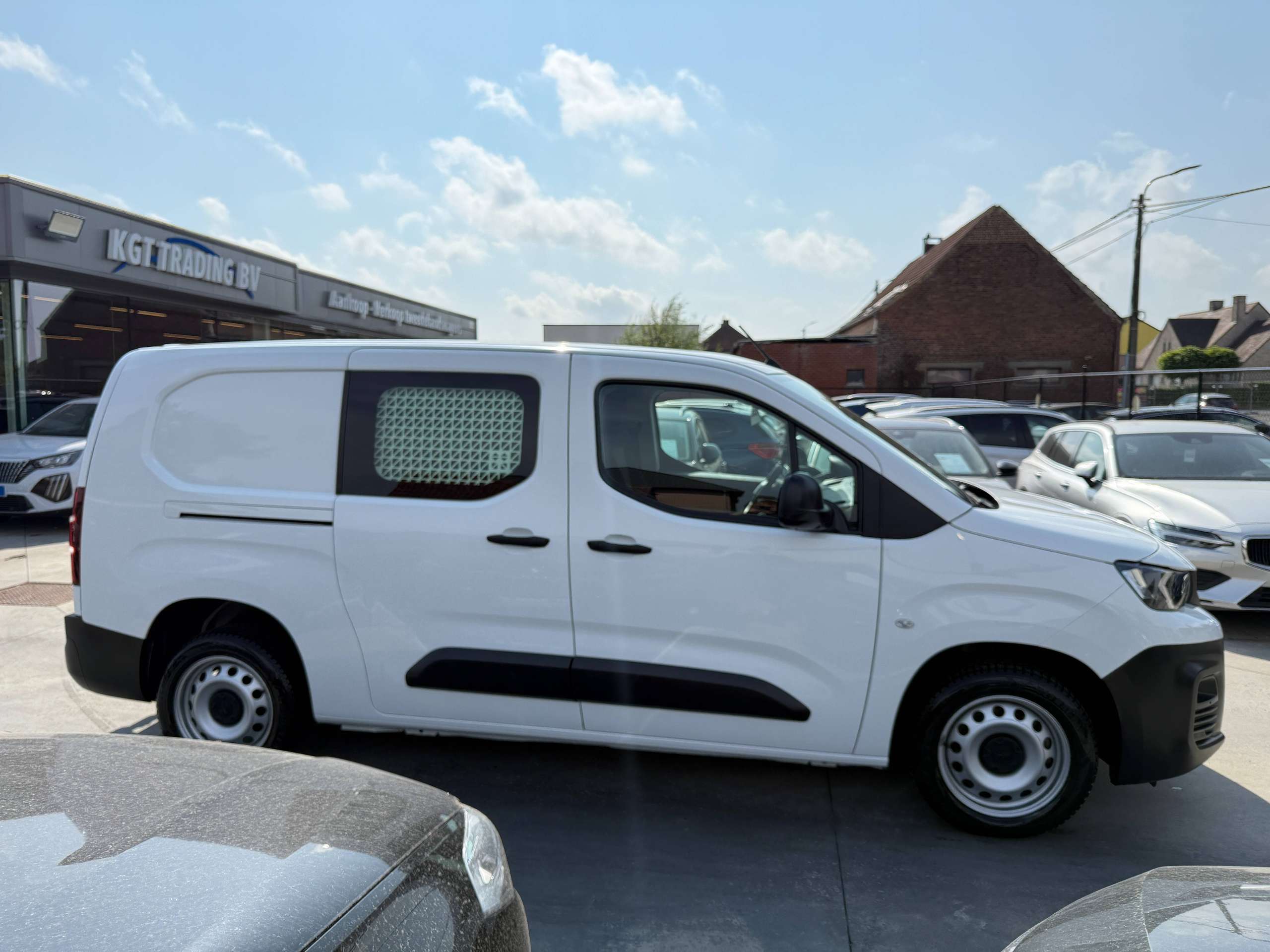 337b34ff-bf21-4f71-8938-f47ec0ca1fa44-peugeot-partner-1-5-bluehdi-102pk-l2-bluetooth-parkeersensoren-airco-carpass.jpg
