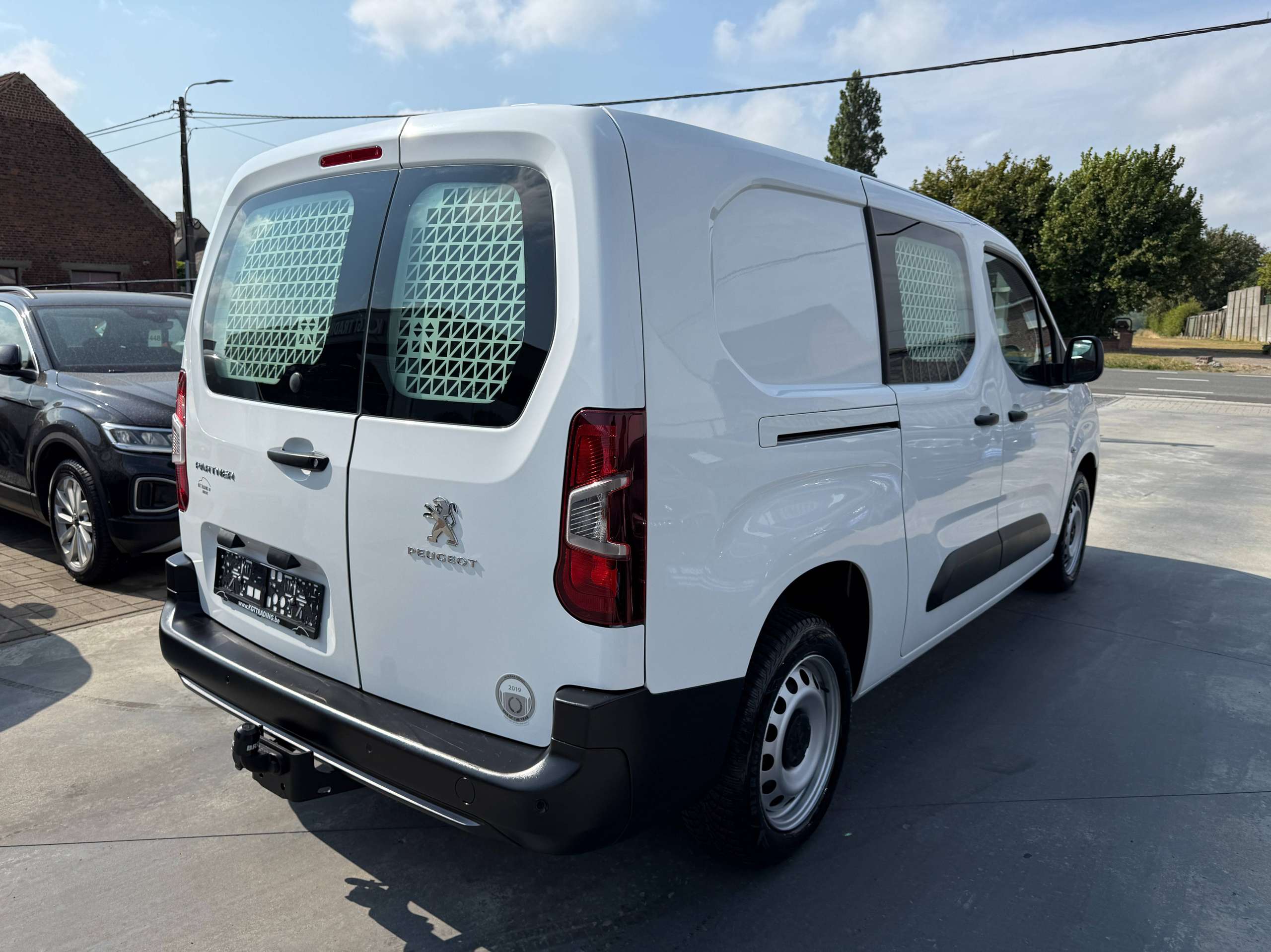 337b34ff-bf21-4f71-8938-f47ec0ca1fa45-peugeot-partner-1-5-bluehdi-102pk-l2-bluetooth-parkeersensoren-airco-carpass.jpg