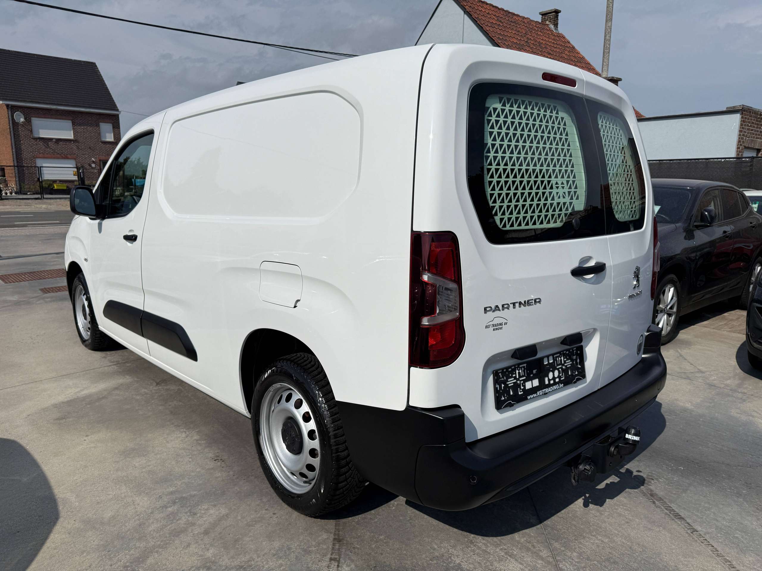 337b34ff-bf21-4f71-8938-f47ec0ca1fa47-peugeot-partner-1-5-bluehdi-102pk-l2-bluetooth-parkeersensoren-airco-carpass.jpg