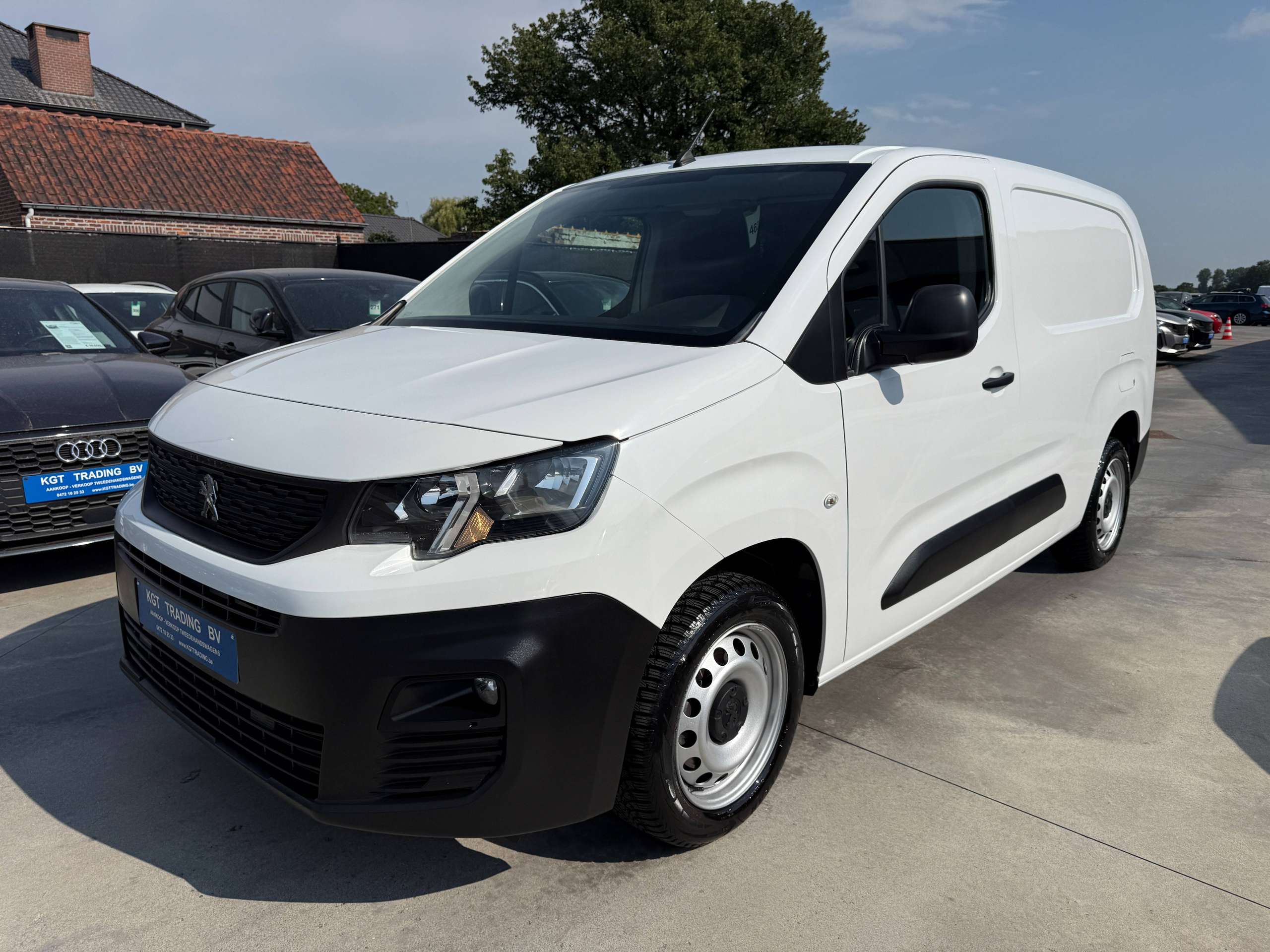 337b34ff-bf21-4f71-8938-f47ec0ca1fa49-peugeot-partner-1-5-bluehdi-102pk-l2-bluetooth-parkeersensoren-airco-carpass.jpg