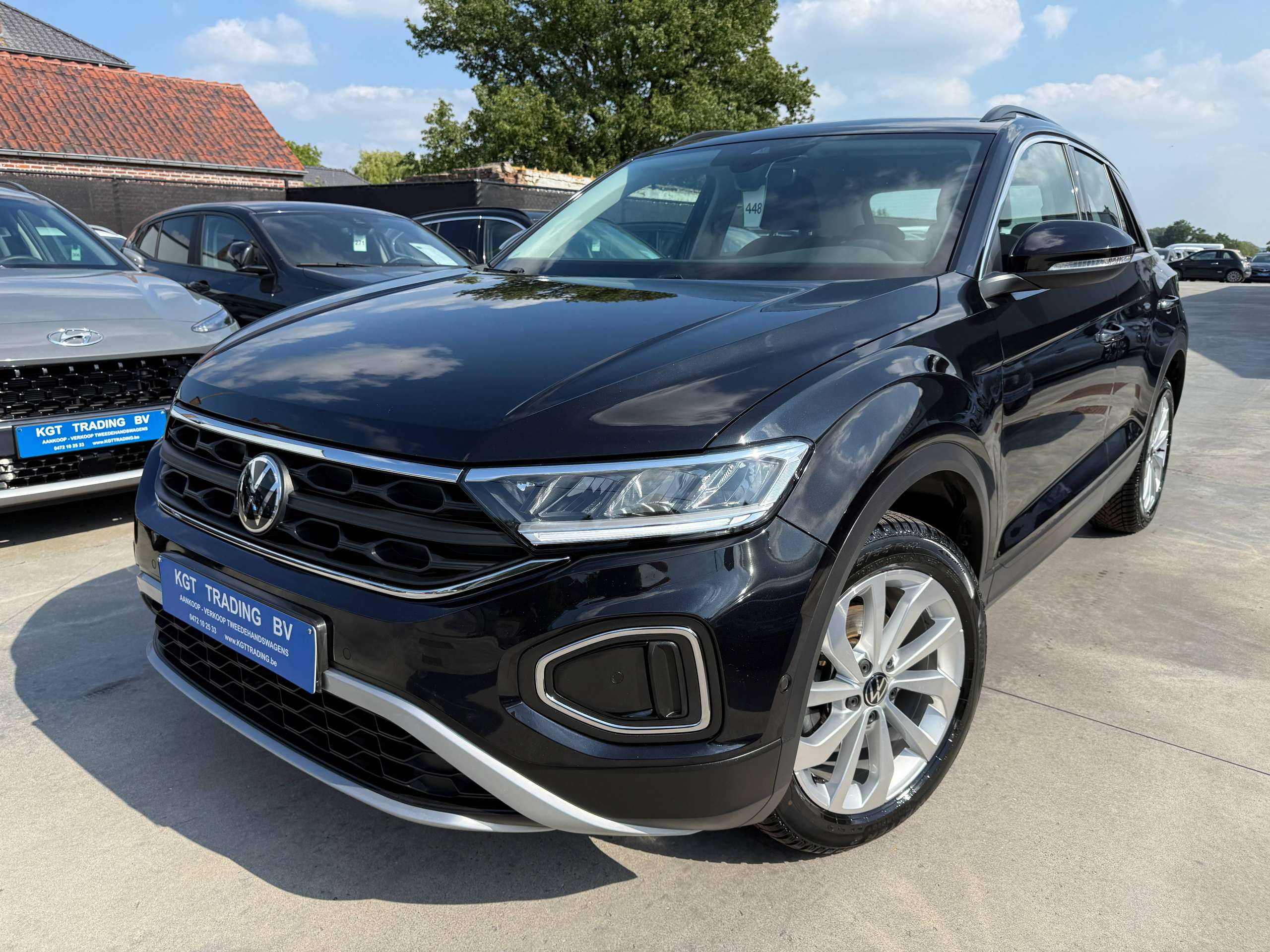 3e29aefb-31e6-4448-814b-1287b50f82db1-volkswagen-t-roc-1-0-tsi-virtual-camera-navigatie-full-led-carplay-dab-bluetooth-pdc.jpg