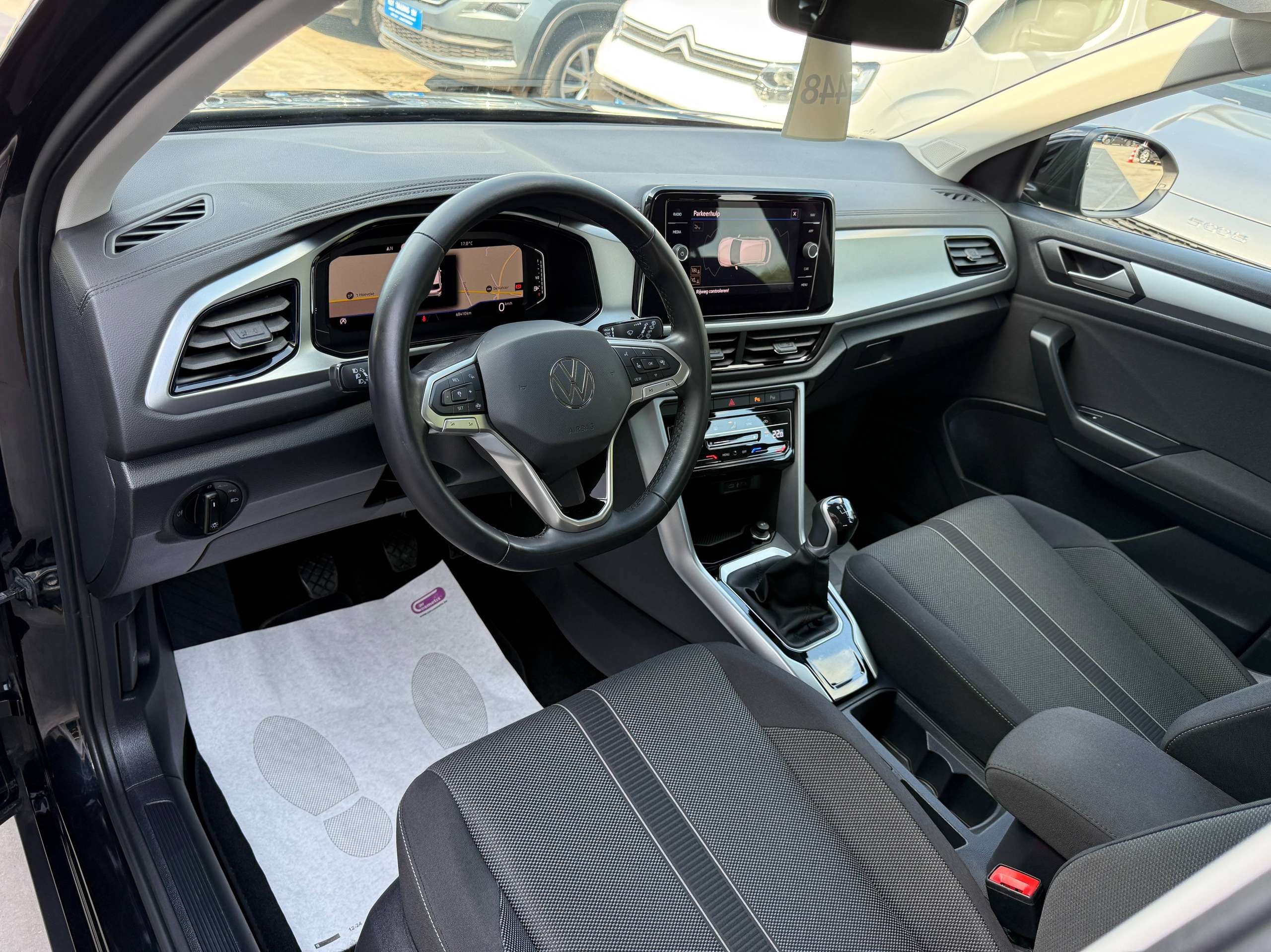 3e29aefb-31e6-4448-814b-1287b50f82db13-volkswagen-t-roc-1-0-tsi-virtual-camera-navigatie-full-led-carplay-dab-bluetooth-pdc.jpg