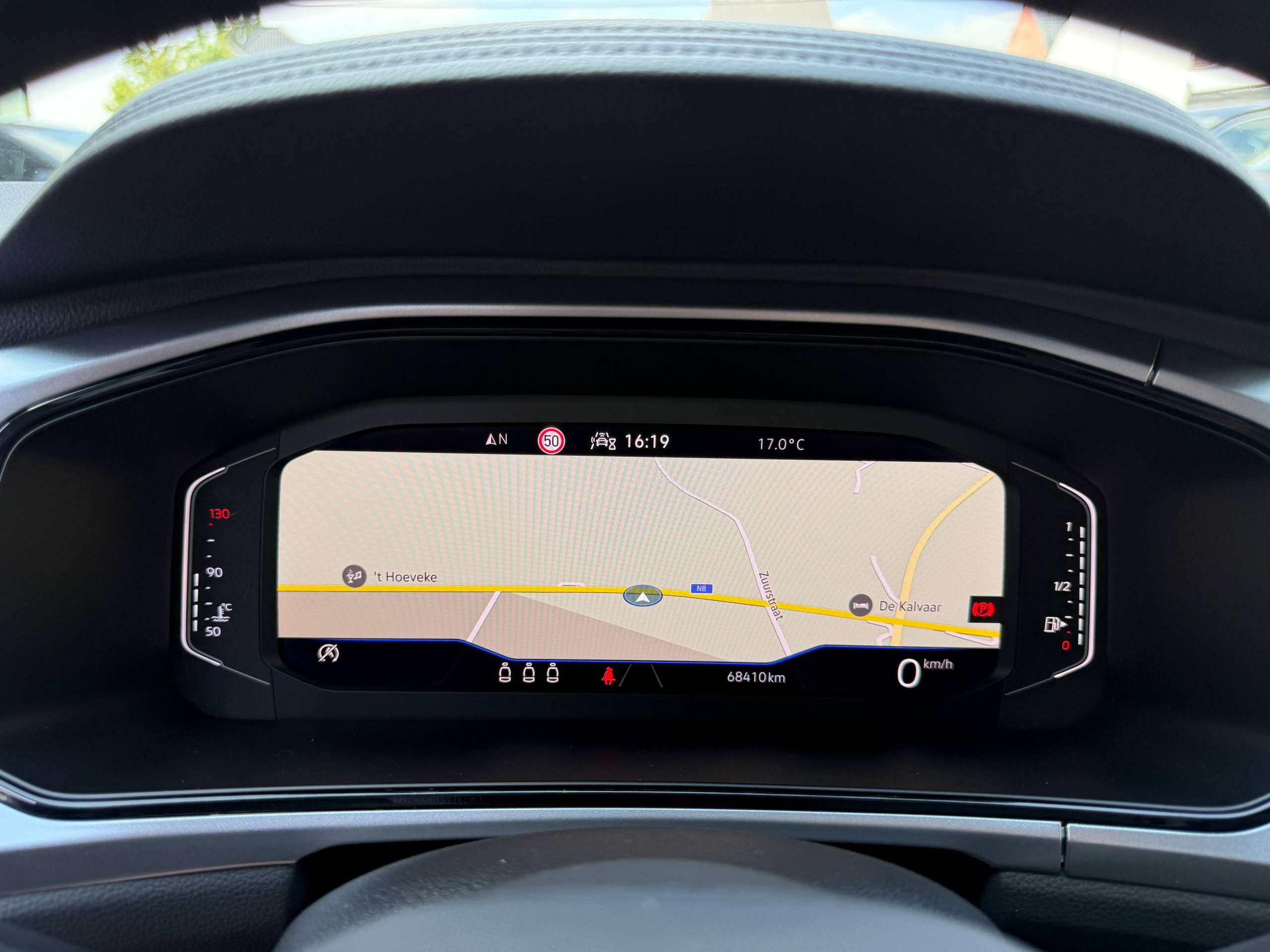 3e29aefb-31e6-4448-814b-1287b50f82db18-volkswagen-t-roc-1-0-tsi-virtual-camera-navigatie-full-led-carplay-dab-bluetooth-pdc.jpg