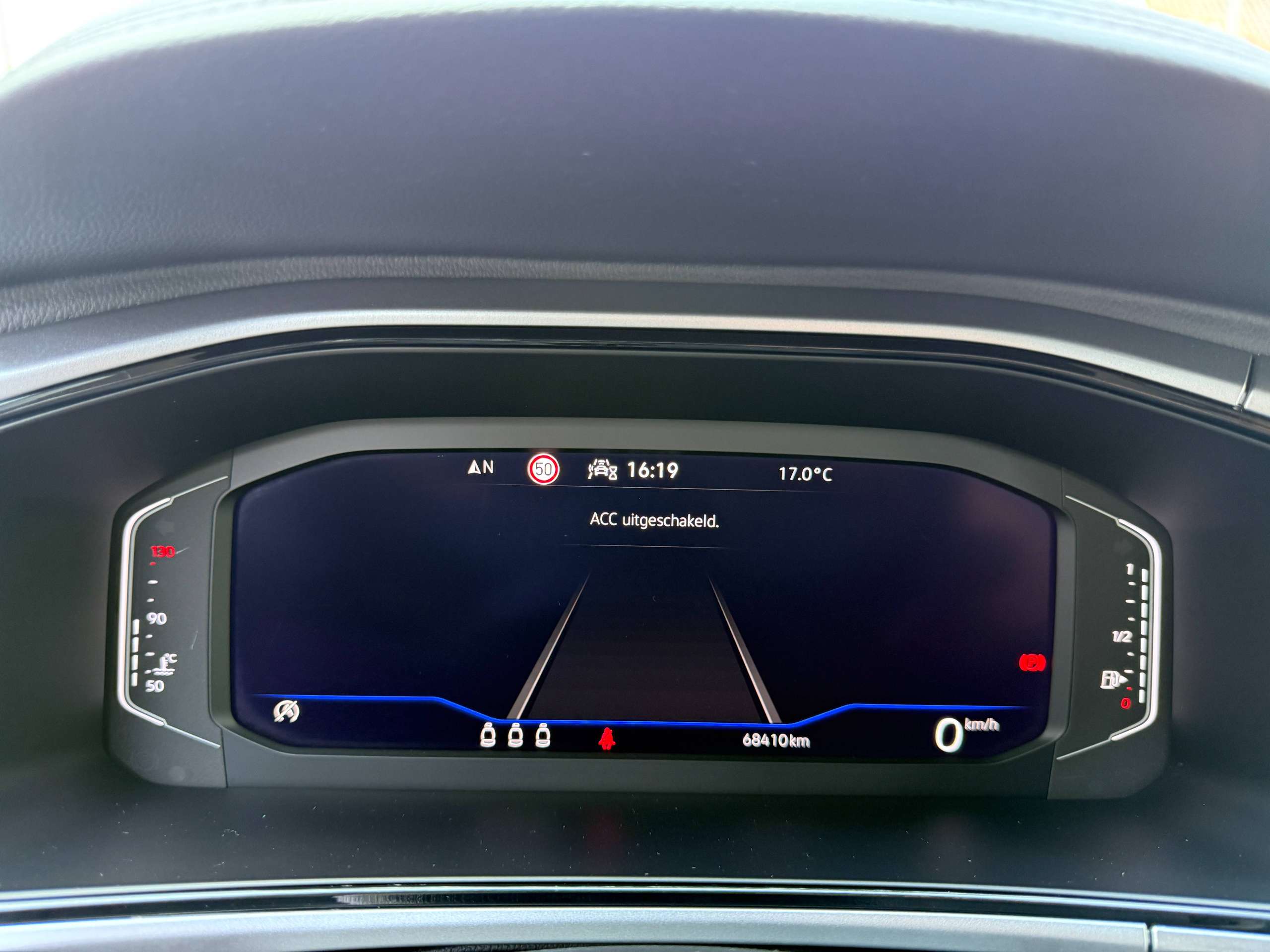 3e29aefb-31e6-4448-814b-1287b50f82db19-volkswagen-t-roc-1-0-tsi-virtual-camera-navigatie-full-led-carplay-dab-bluetooth-pdc.jpg