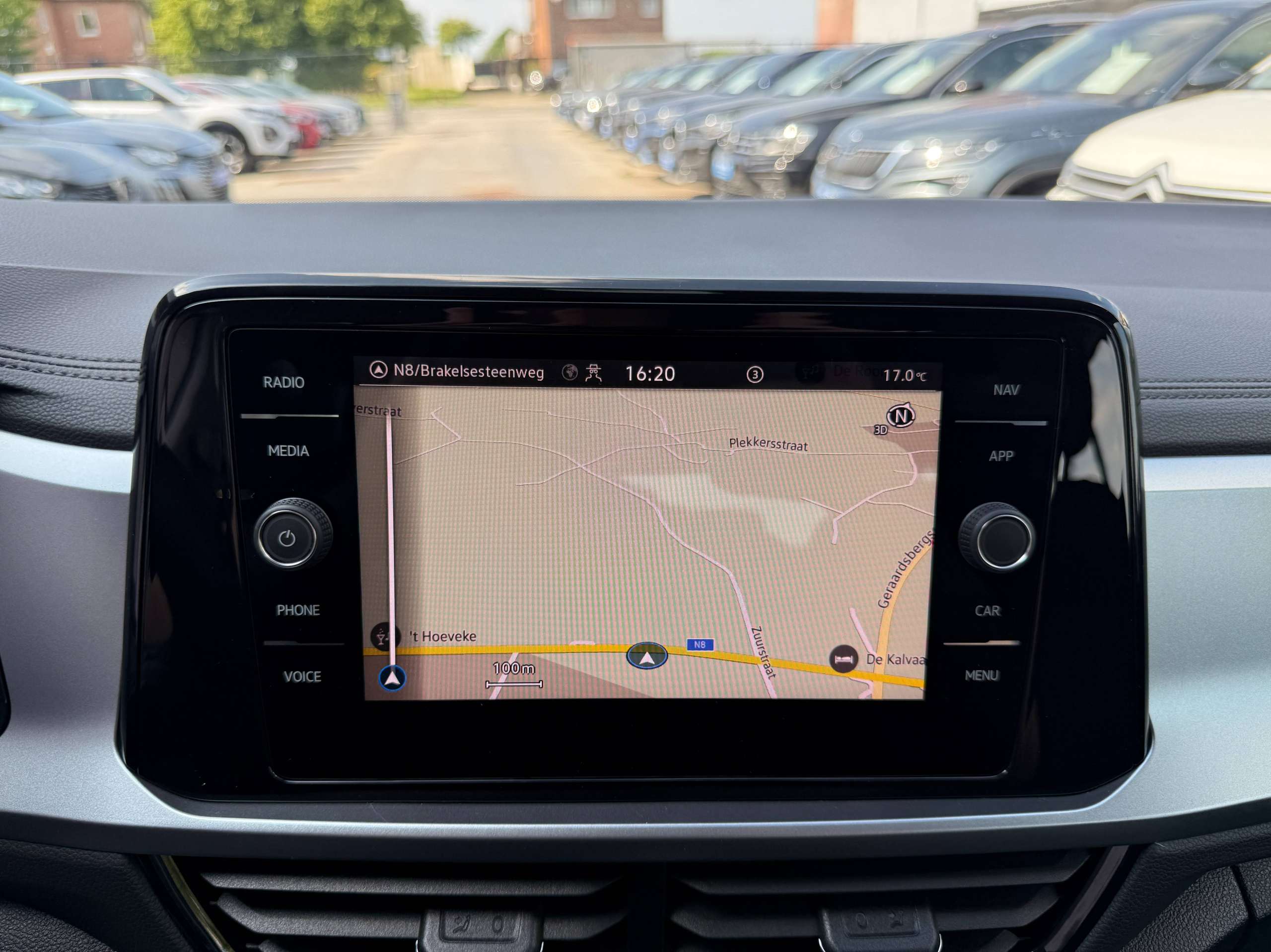 3e29aefb-31e6-4448-814b-1287b50f82db20-volkswagen-t-roc-1-0-tsi-virtual-camera-navigatie-full-led-carplay-dab-bluetooth-pdc.jpg