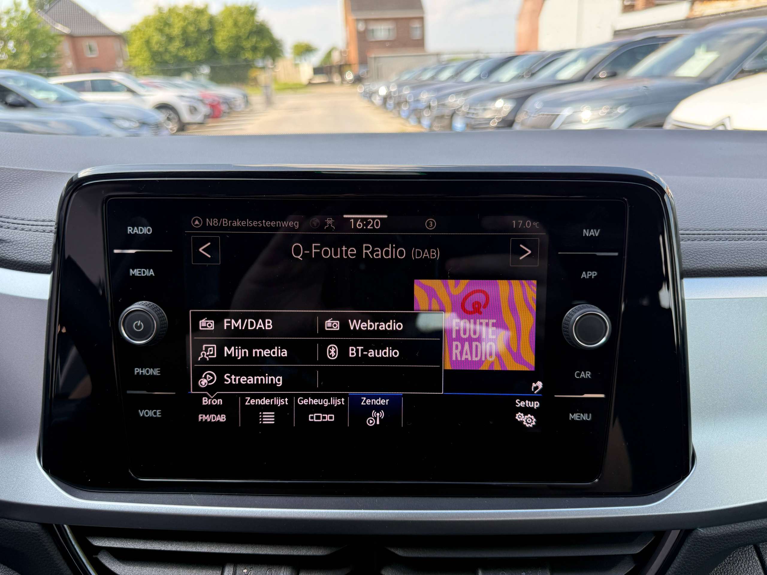 3e29aefb-31e6-4448-814b-1287b50f82db24-volkswagen-t-roc-1-0-tsi-virtual-camera-navigatie-full-led-carplay-dab-bluetooth-pdc.jpg