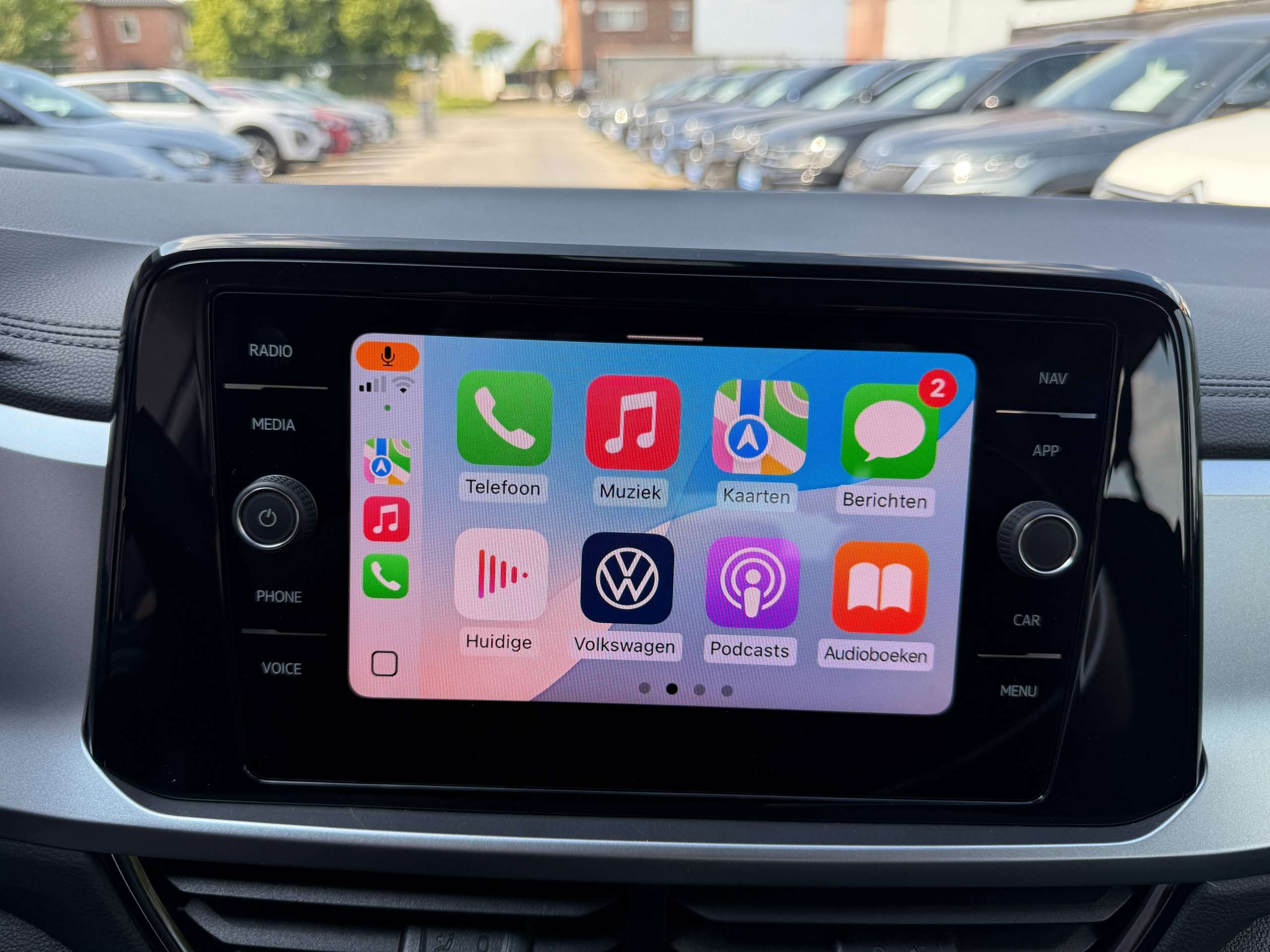 3e29aefb-31e6-4448-814b-1287b50f82db26-volkswagen-t-roc-1-0-tsi-virtual-camera-navigatie-full-led-carplay-dab-bluetooth-pdc.jpg