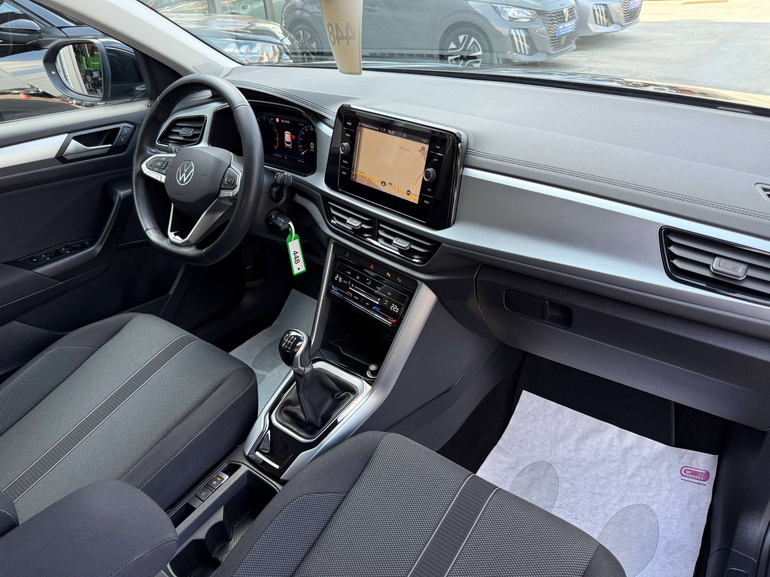 3e29aefb-31e6-4448-814b-1287b50f82db29-volkswagen-t-roc-1-0-tsi-virtual-camera-navigatie-full-led-carplay-dab-bluetooth-pdc.jpg