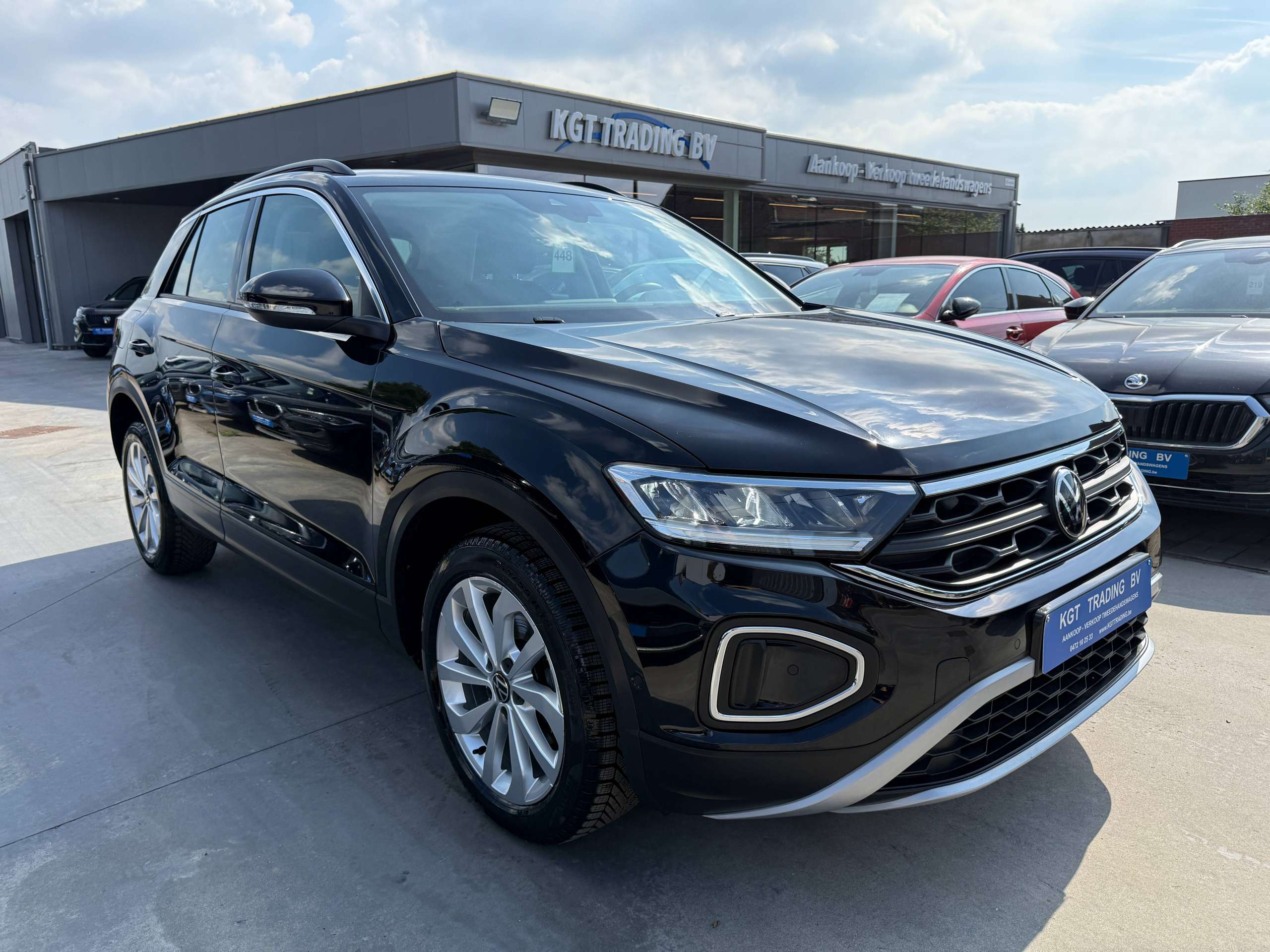 3e29aefb-31e6-4448-814b-1287b50f82db3-volkswagen-t-roc-1-0-tsi-virtual-camera-navigatie-full-led-carplay-dab-bluetooth-pdc.jpg