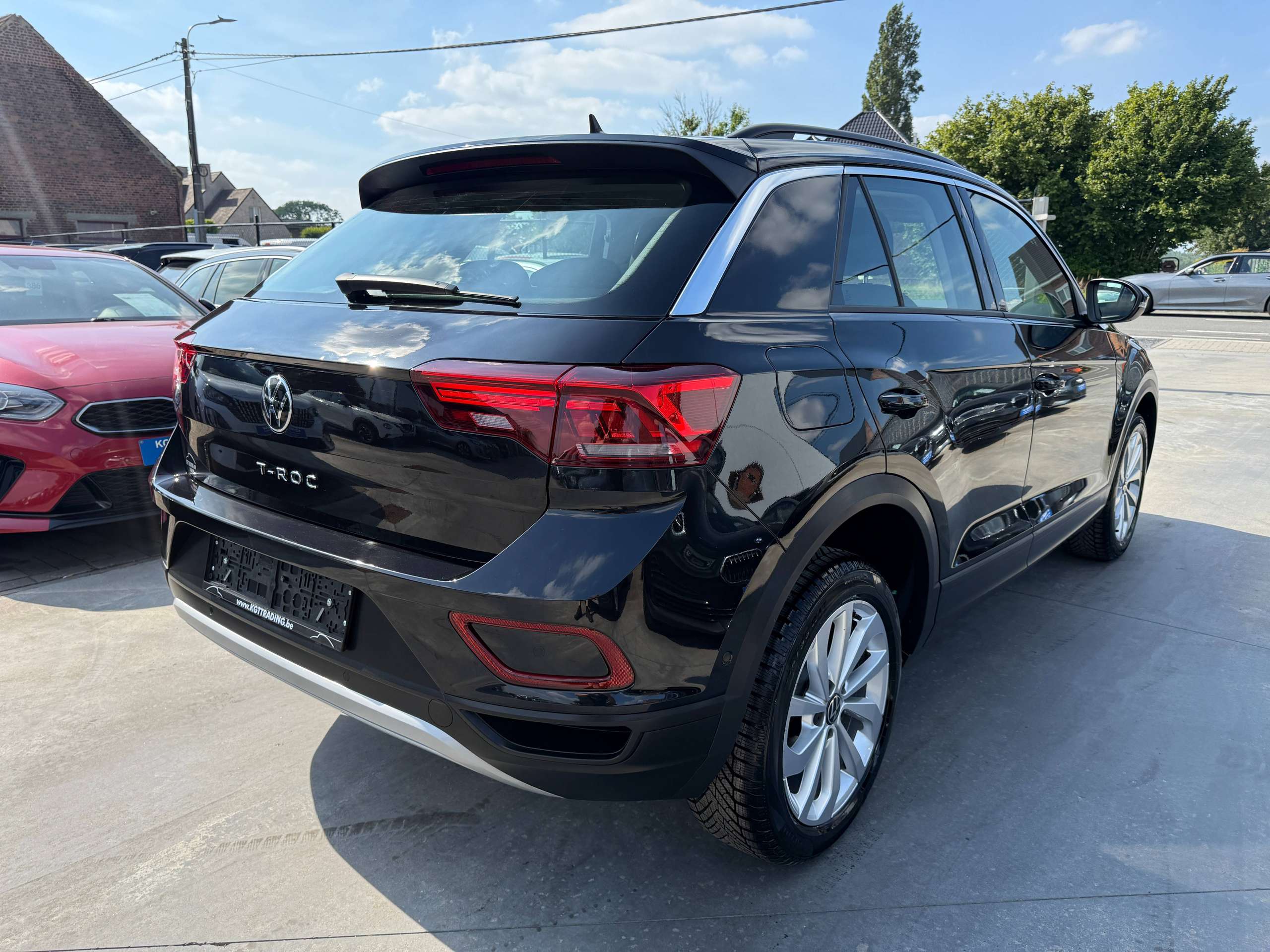 3e29aefb-31e6-4448-814b-1287b50f82db5-volkswagen-t-roc-1-0-tsi-virtual-camera-navigatie-full-led-carplay-dab-bluetooth-pdc.jpg