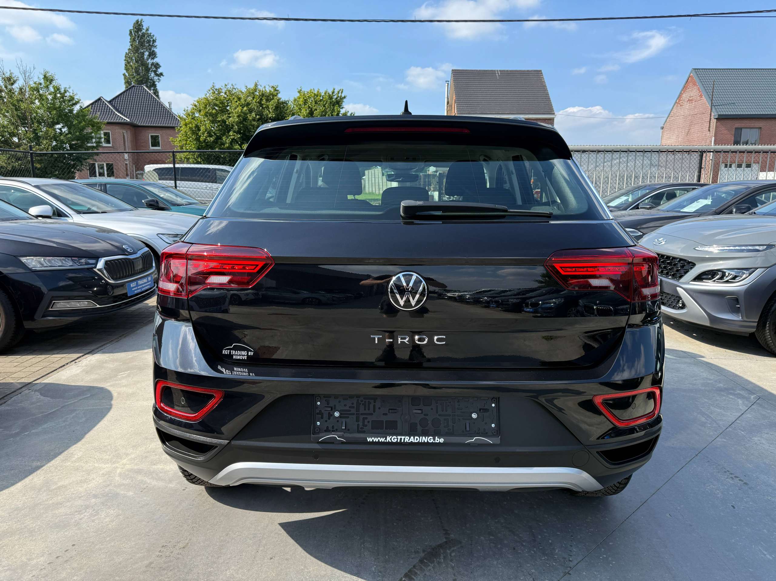 3e29aefb-31e6-4448-814b-1287b50f82db6-volkswagen-t-roc-1-0-tsi-virtual-camera-navigatie-full-led-carplay-dab-bluetooth-pdc.jpg