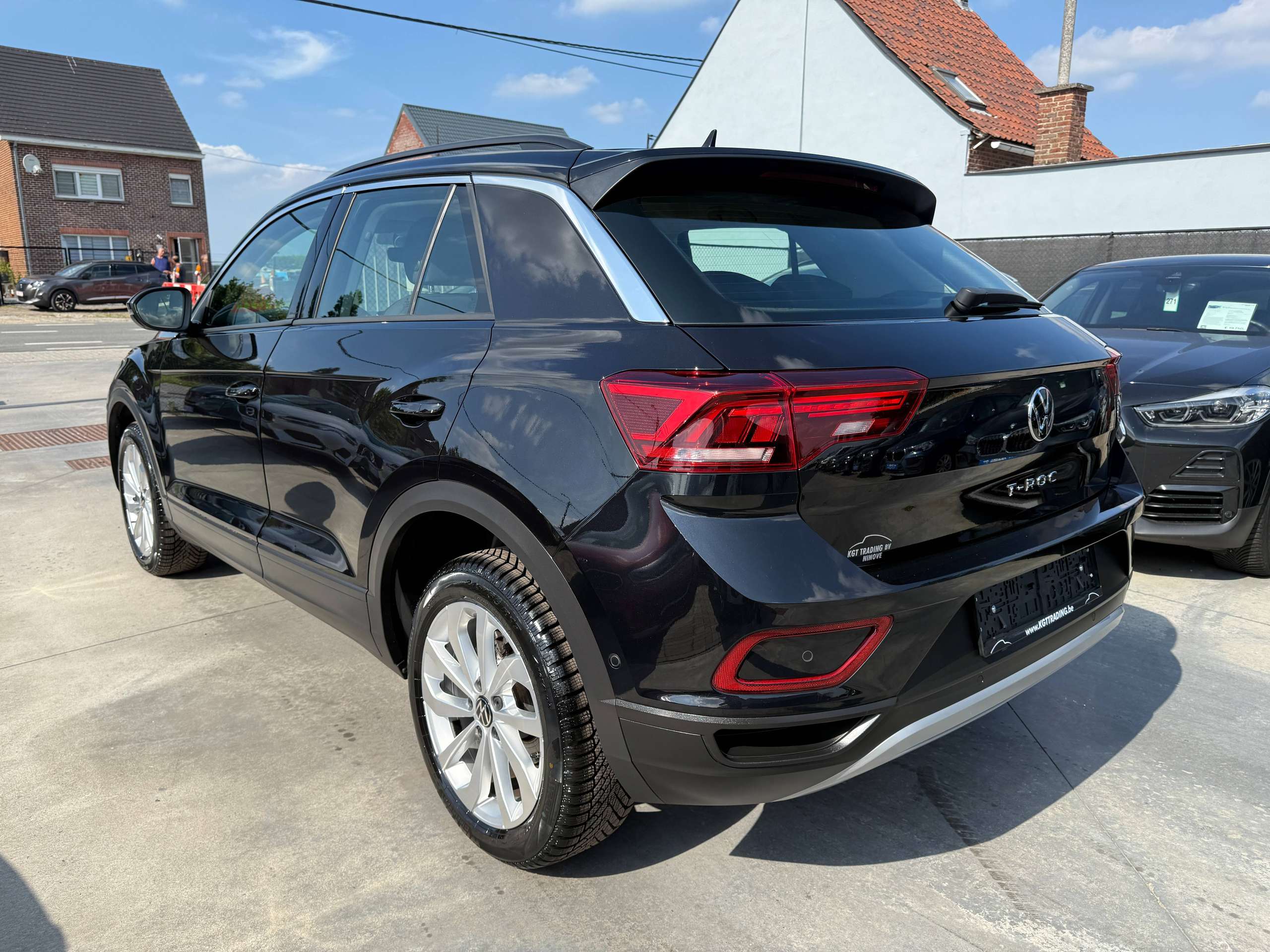 3e29aefb-31e6-4448-814b-1287b50f82db7-volkswagen-t-roc-1-0-tsi-virtual-camera-navigatie-full-led-carplay-dab-bluetooth-pdc.jpg