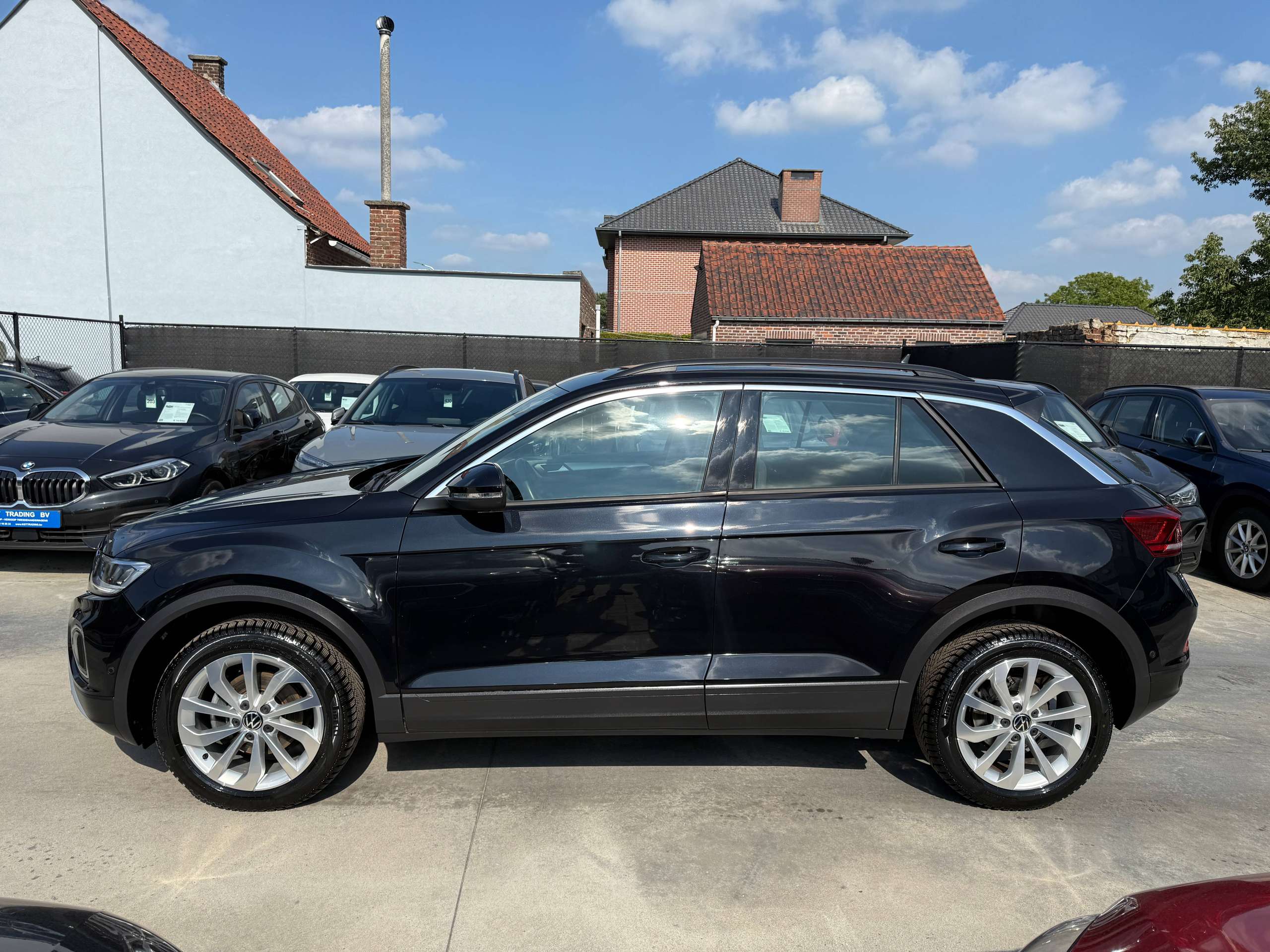 3e29aefb-31e6-4448-814b-1287b50f82db8-volkswagen-t-roc-1-0-tsi-virtual-camera-navigatie-full-led-carplay-dab-bluetooth-pdc.jpg