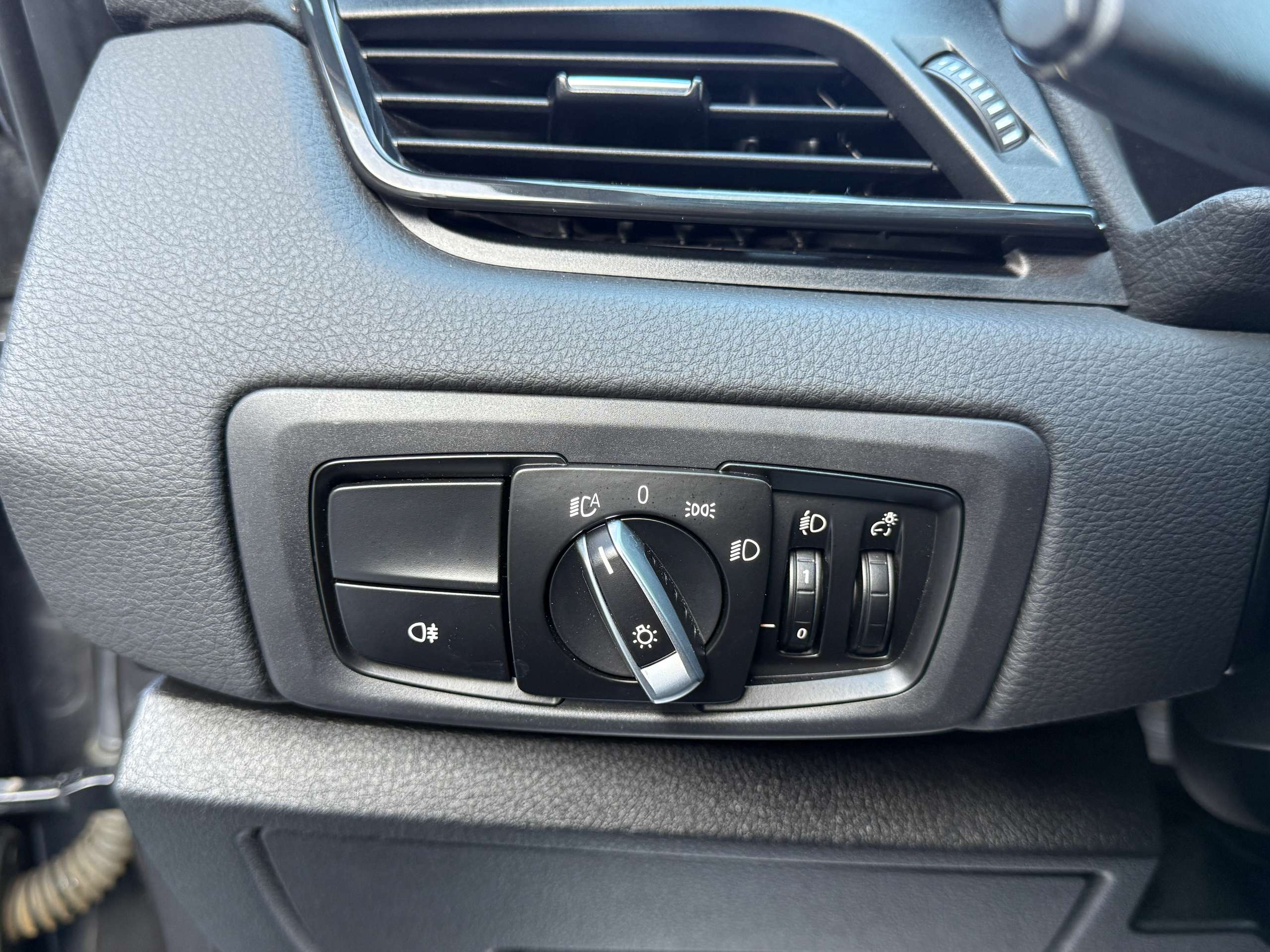 6067344e-83b5-4501-b543-e2d0139e6ecd17-bmw-216-da-gran-tourer-automaat-full-led-navi-dab-pdc-alu.jpg