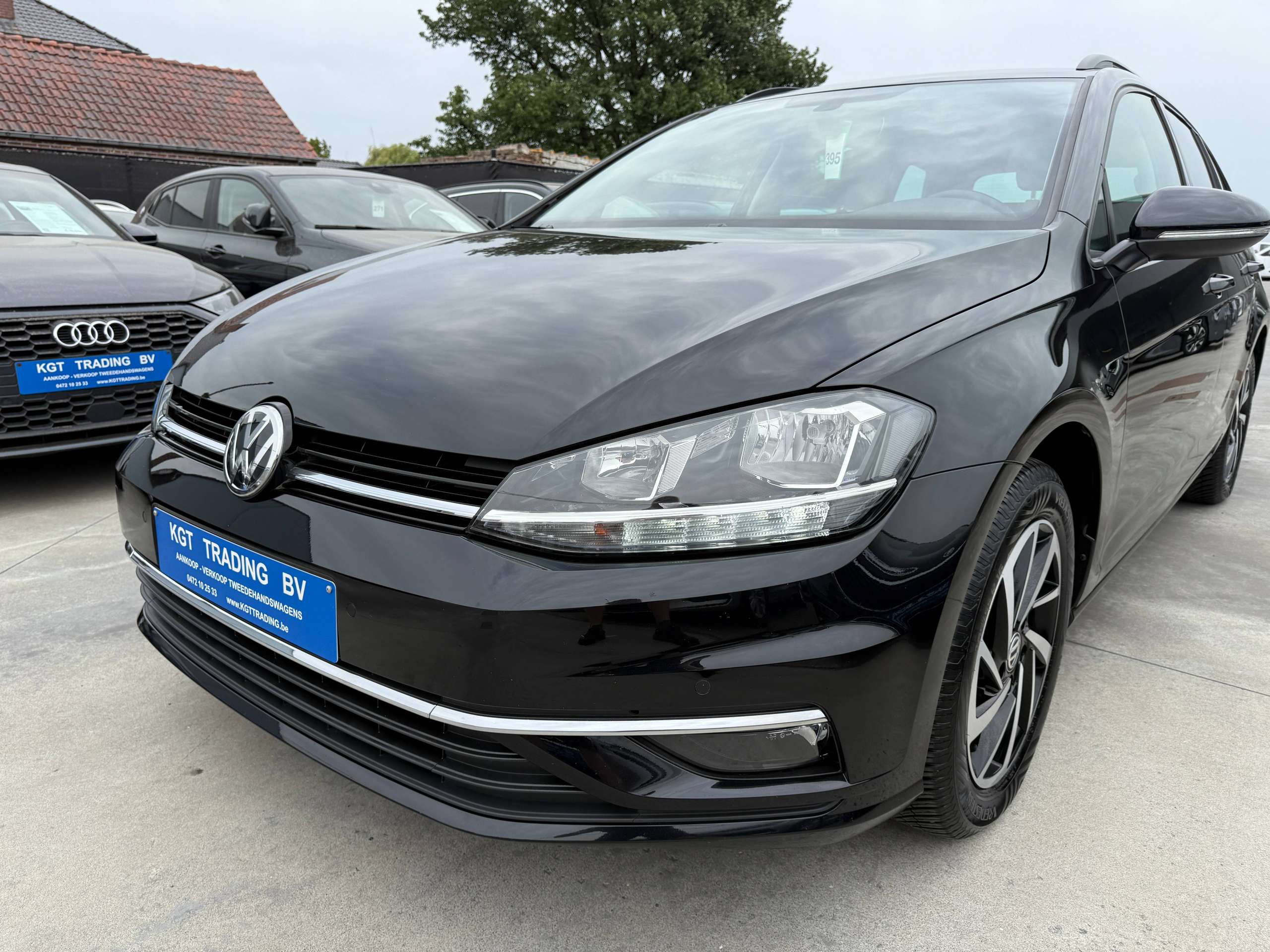 698f6206-373a-4721-9e1a-df356c4e428f10-volkswagen-golf-variant-1-0-tsi-115pk-navigatie-carplay-camera-bluetooth-pdc-led-alu.jpg