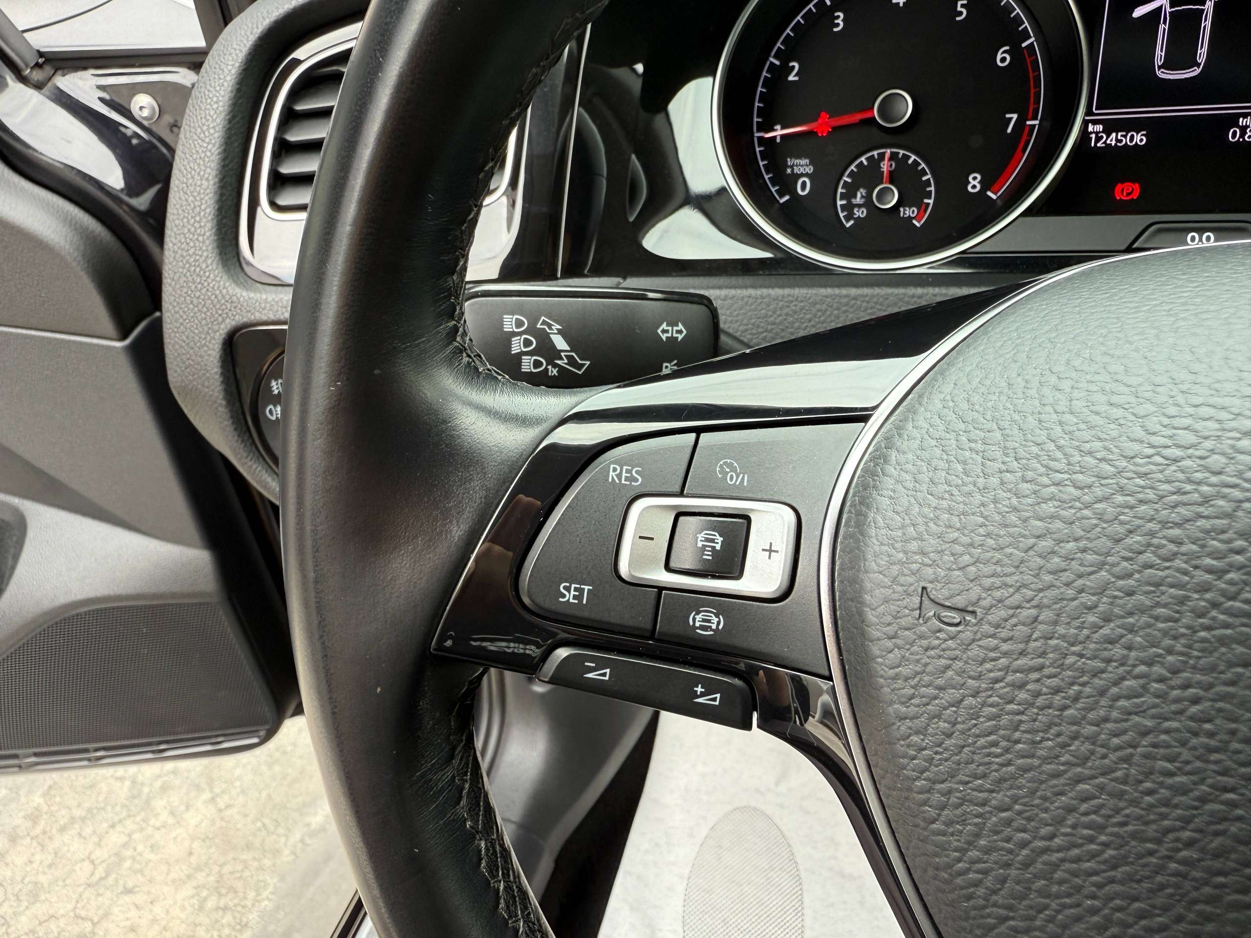 698f6206-373a-4721-9e1a-df356c4e428f17-volkswagen-golf-variant-1-0-tsi-115pk-navigatie-carplay-camera-bluetooth-pdc-led-alu.jpg